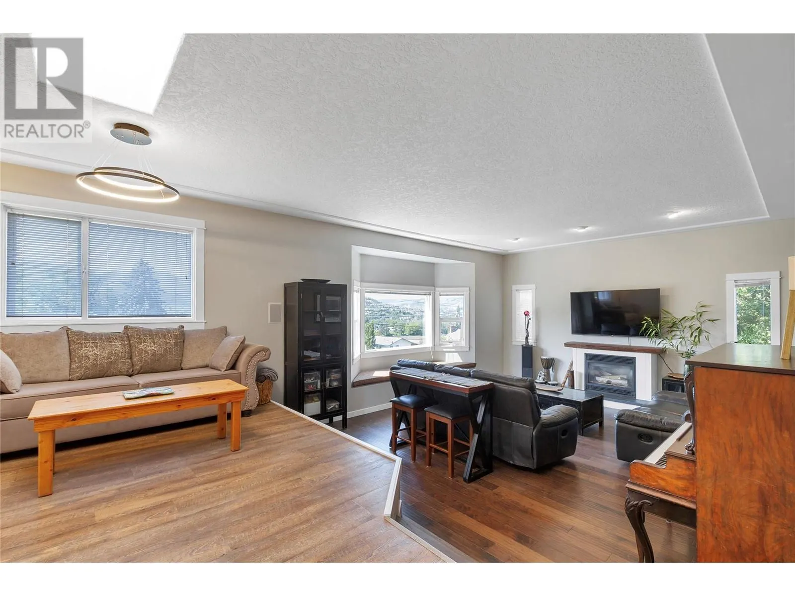 2515 East Vernon Road