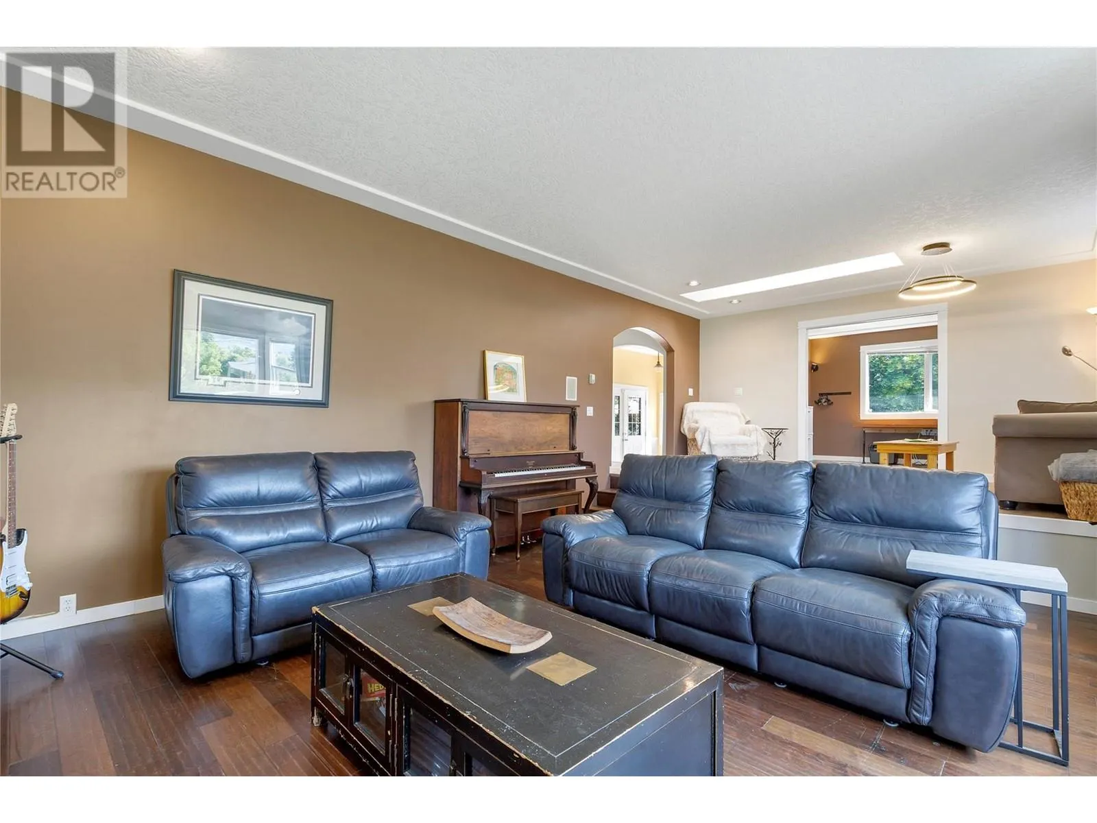 2515 East Vernon Road