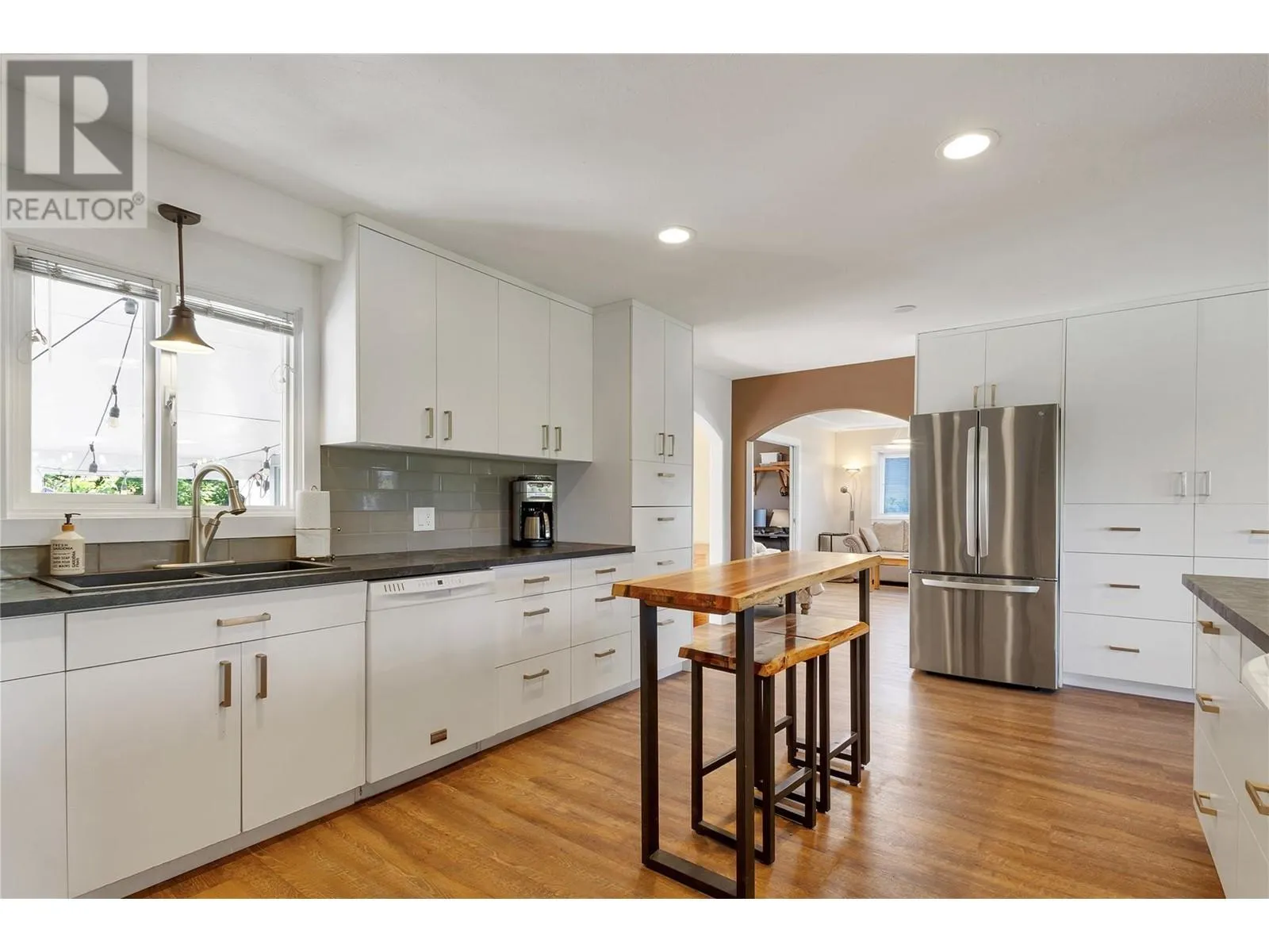 2515 East Vernon Road
