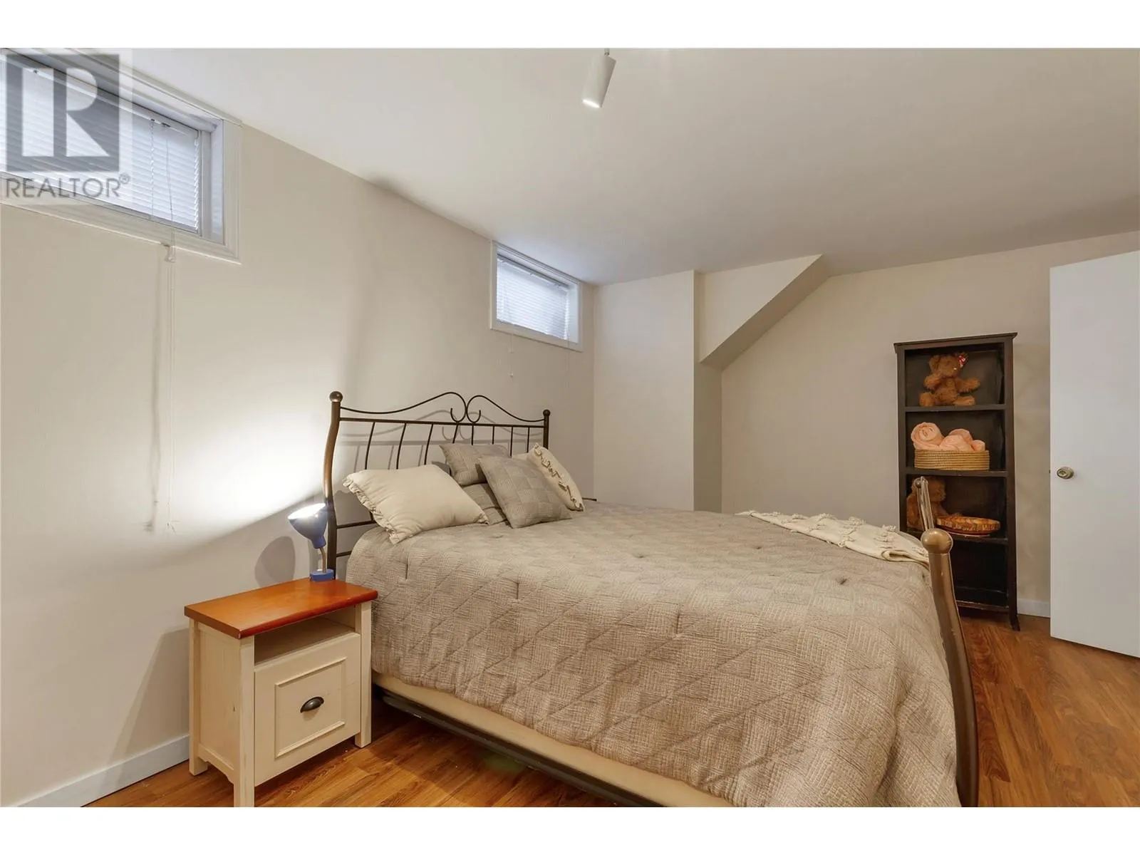 2515 East Vernon Road