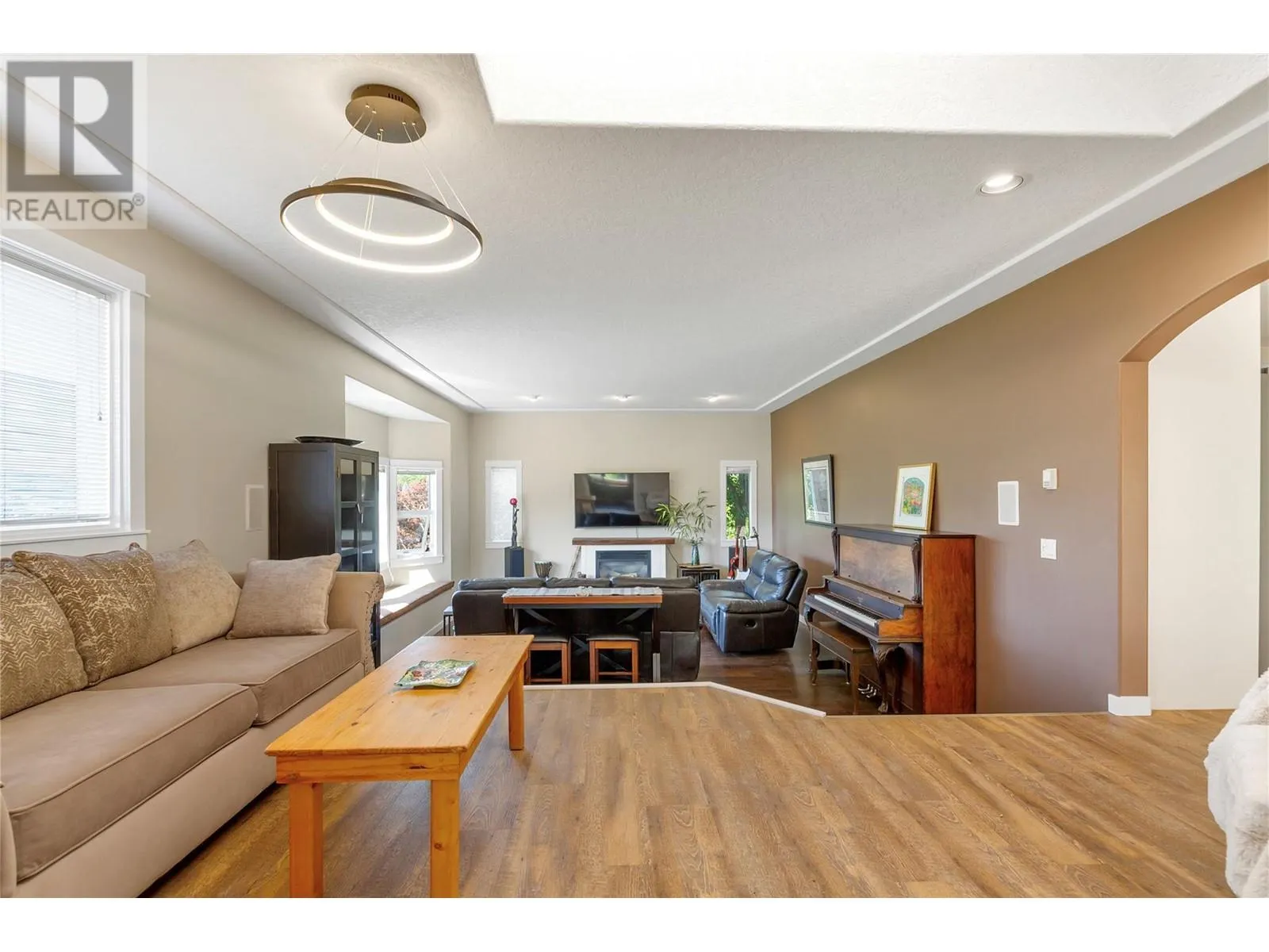 2515 East Vernon Road