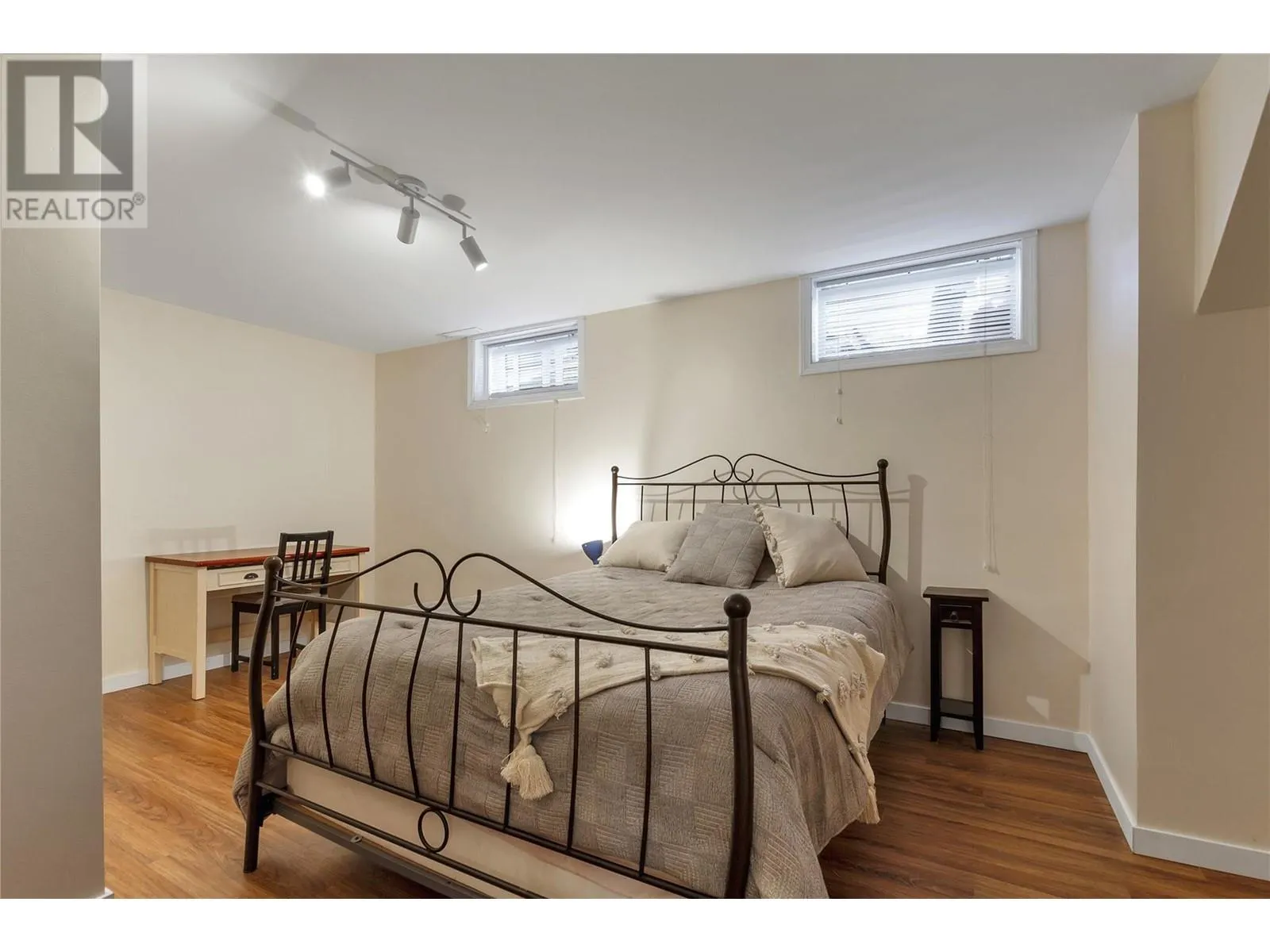 2515 East Vernon Road