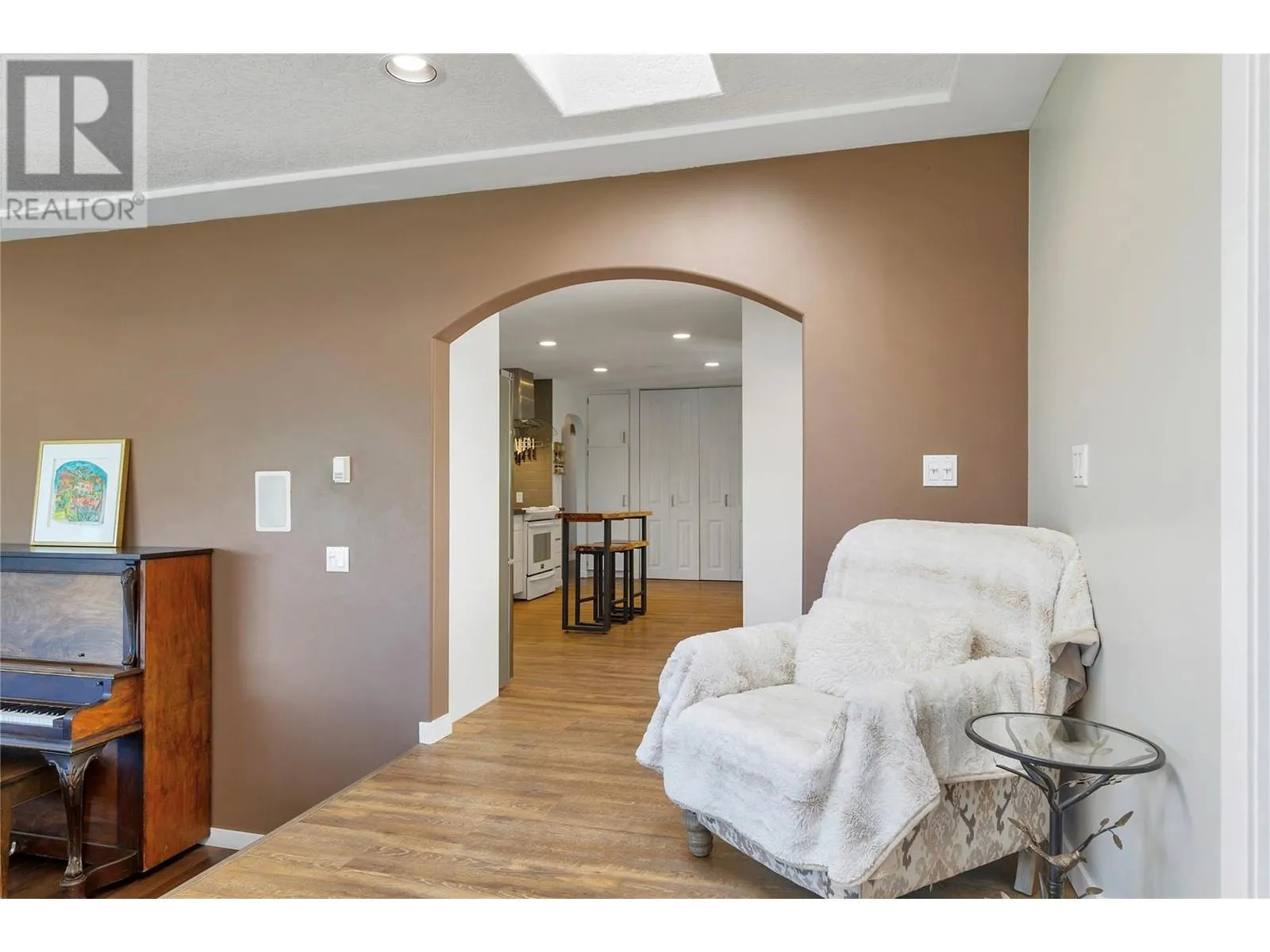 2515 East Vernon Road