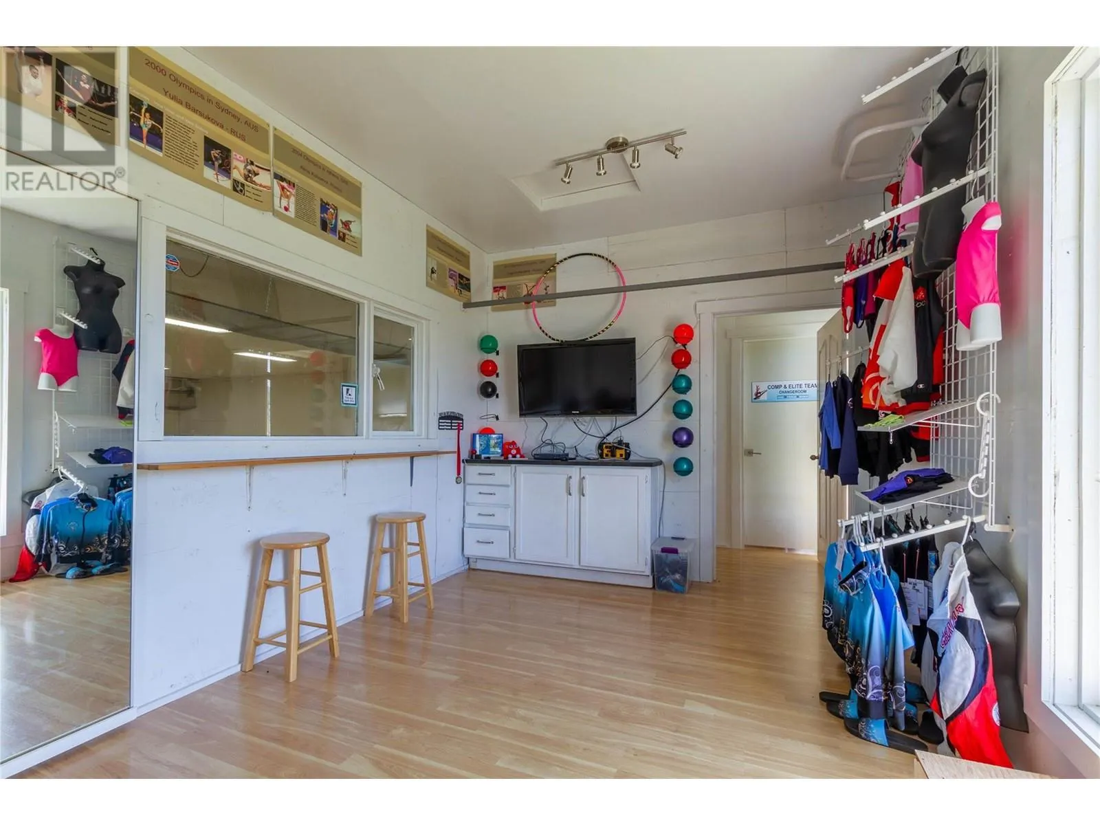 2515 East Vernon Road