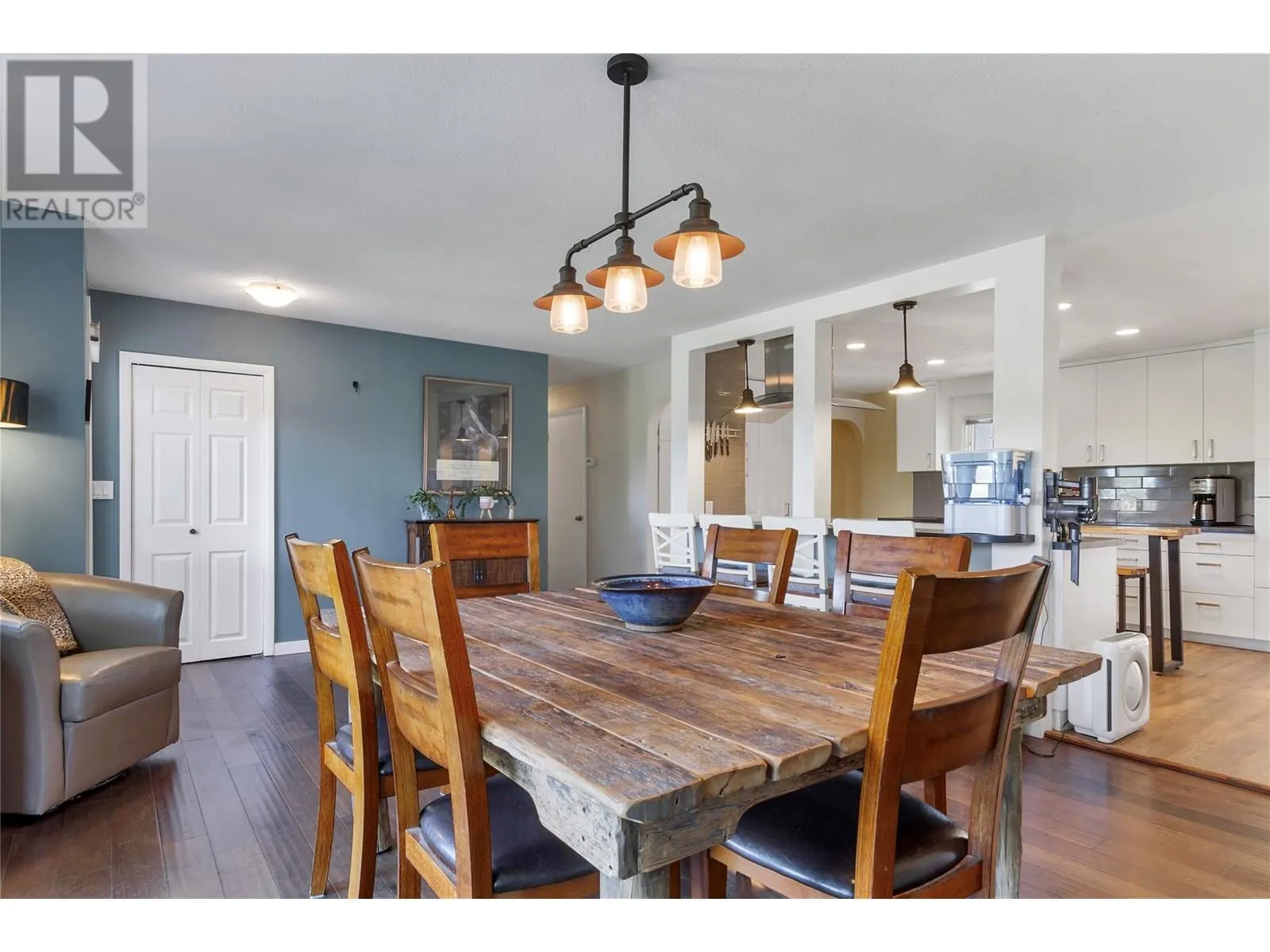 2515 East Vernon Road