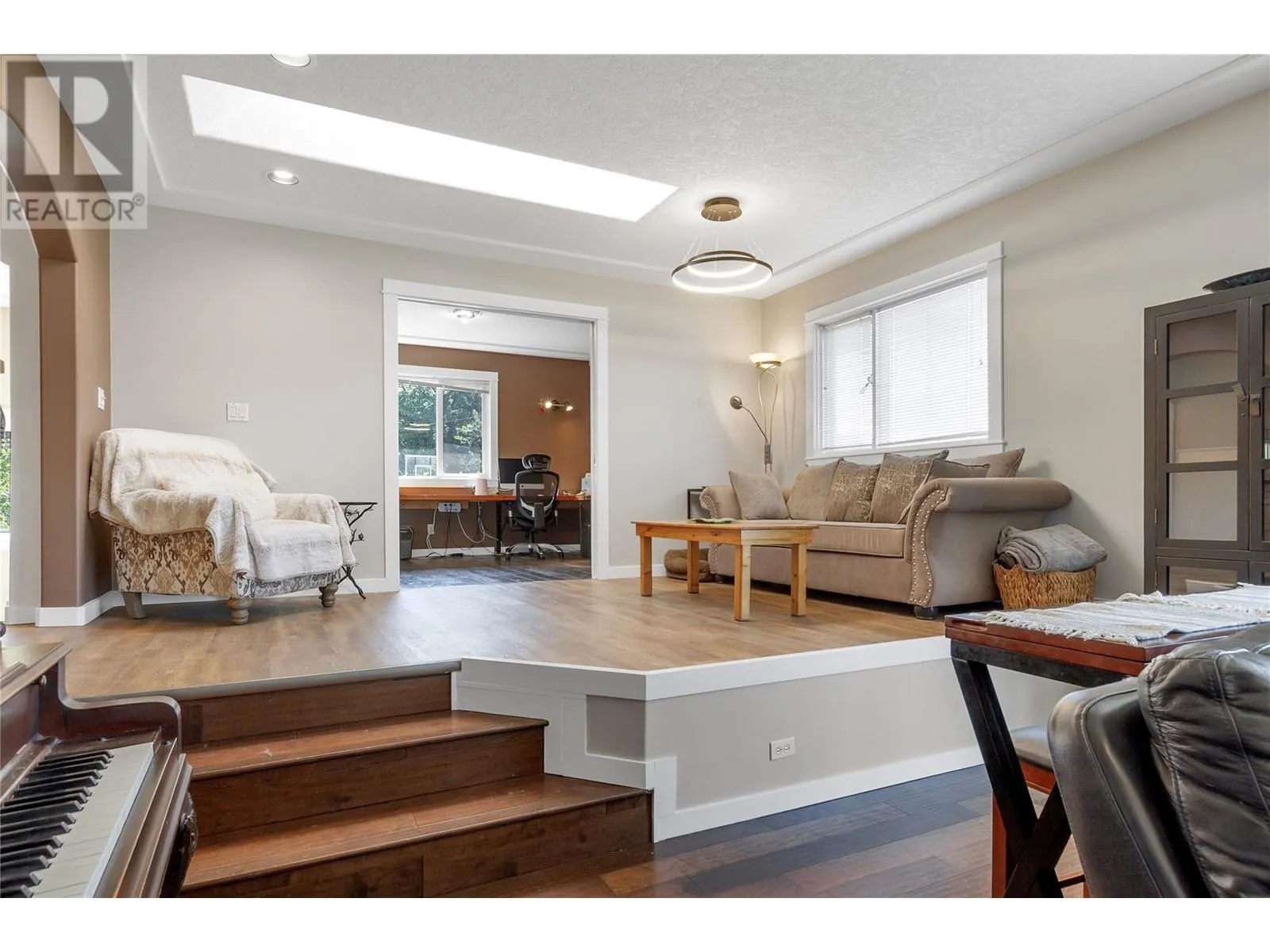 2515 East Vernon Road