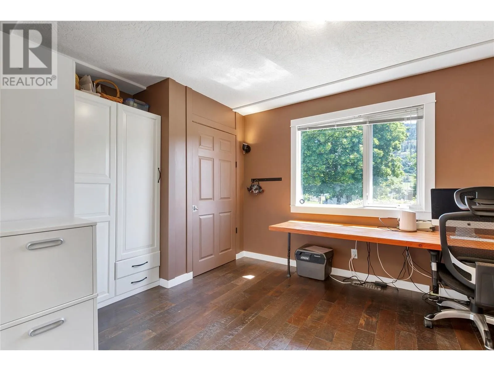 2515 East Vernon Road