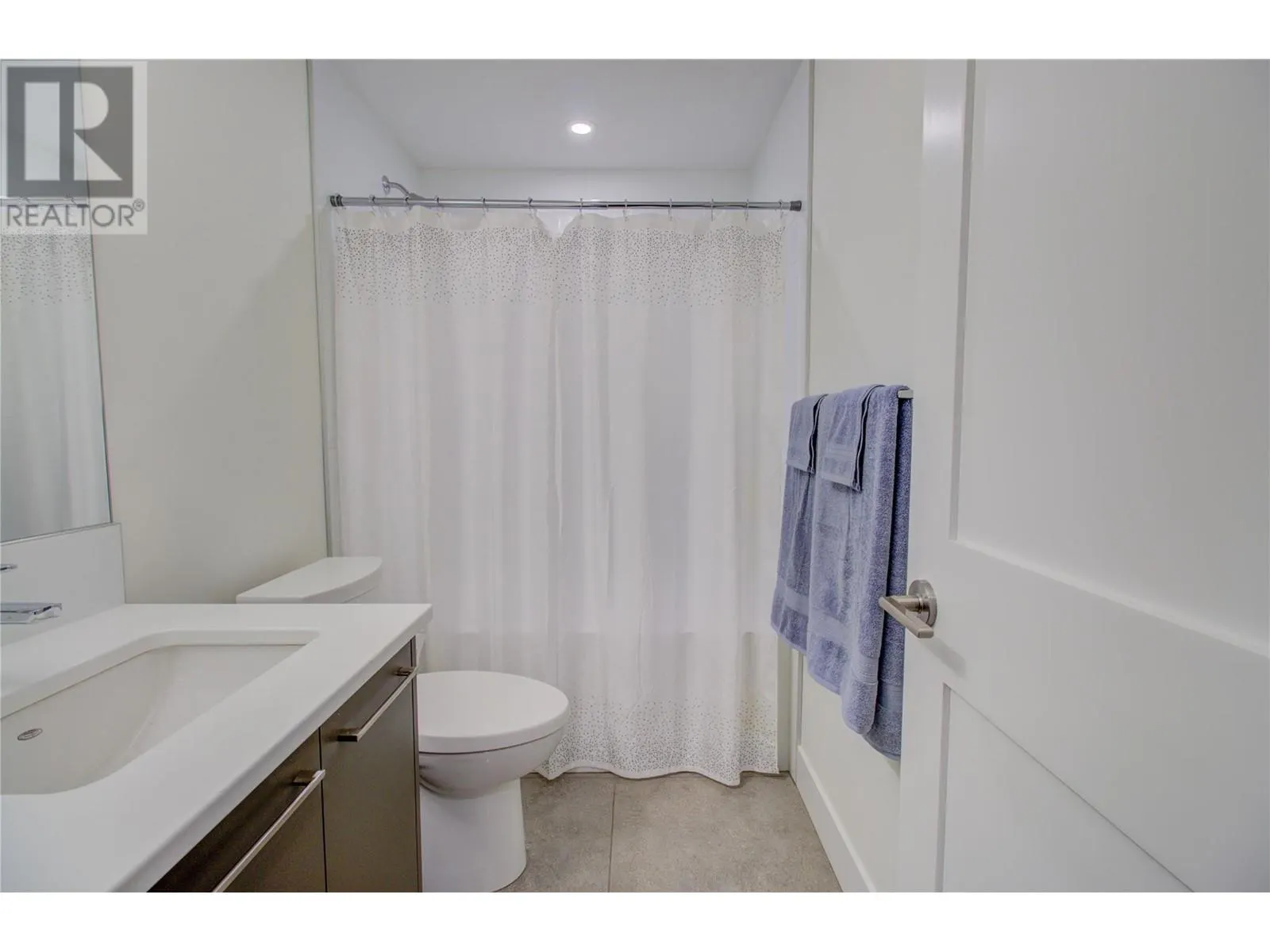 131 Harbourfront Drive NE Unit# 202