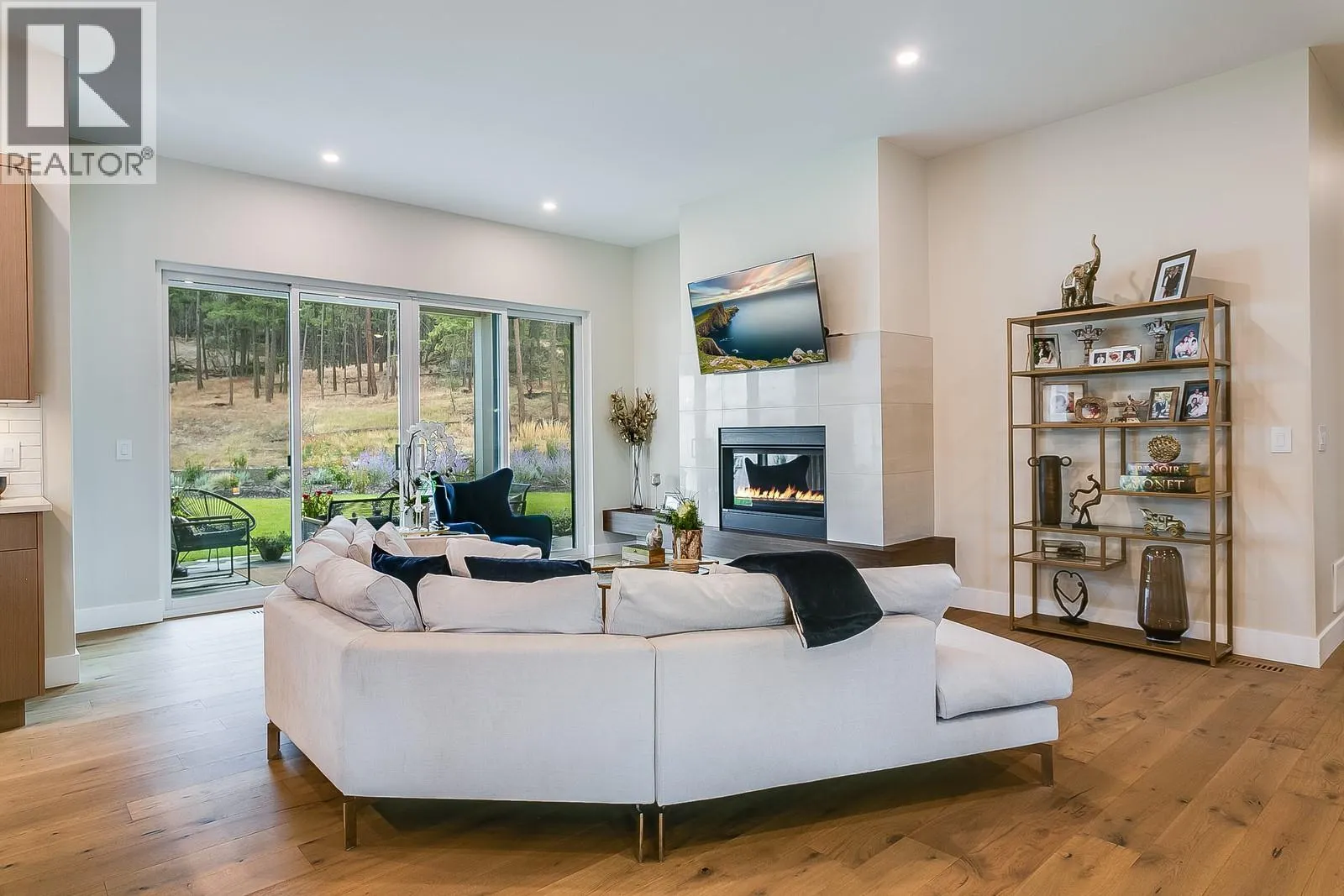 10225 Beacon Hill Drive