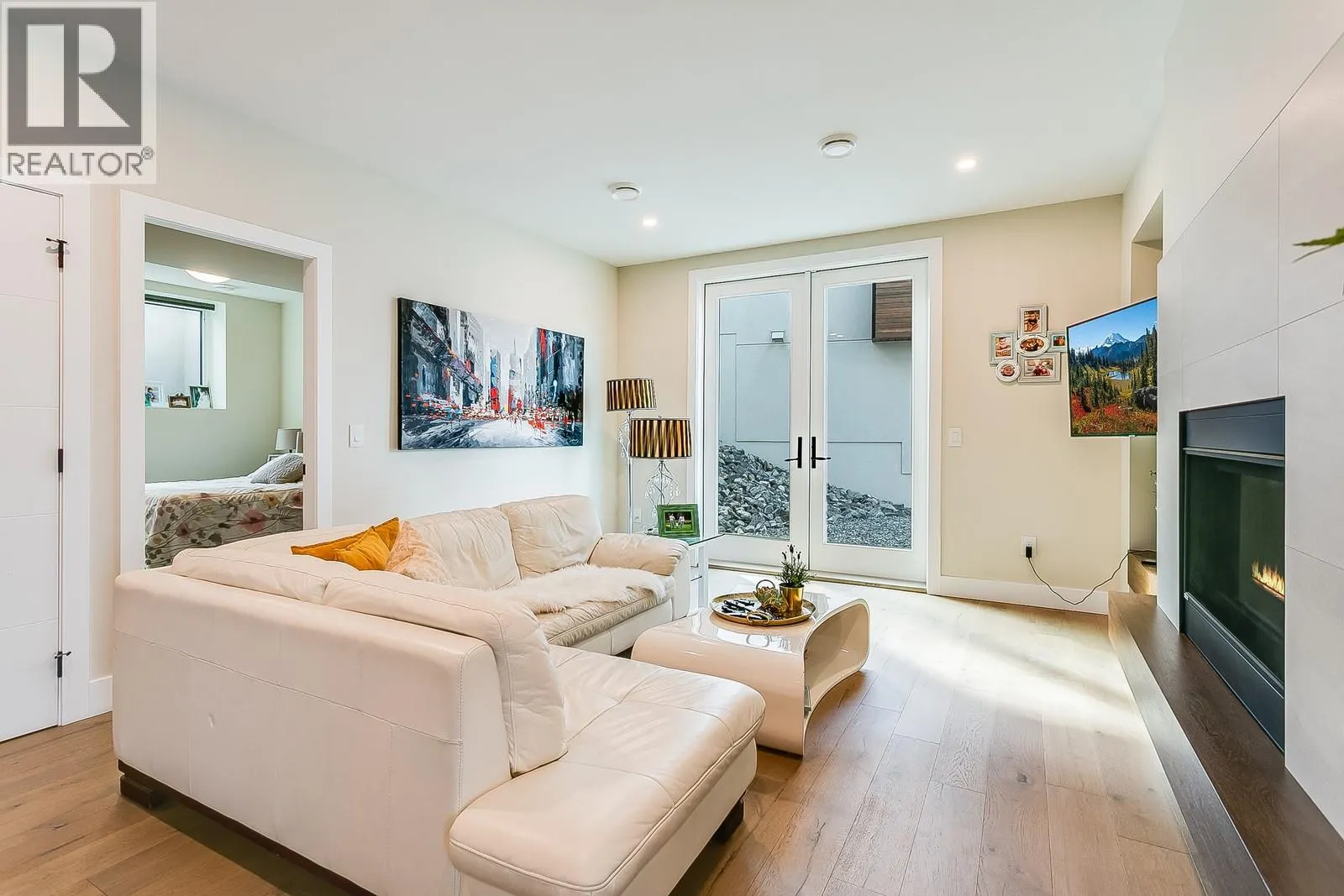 10225 Beacon Hill Drive