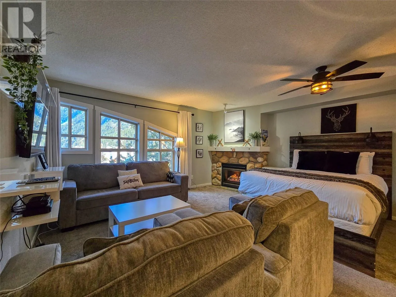2060 Summit Drive Unit# 406