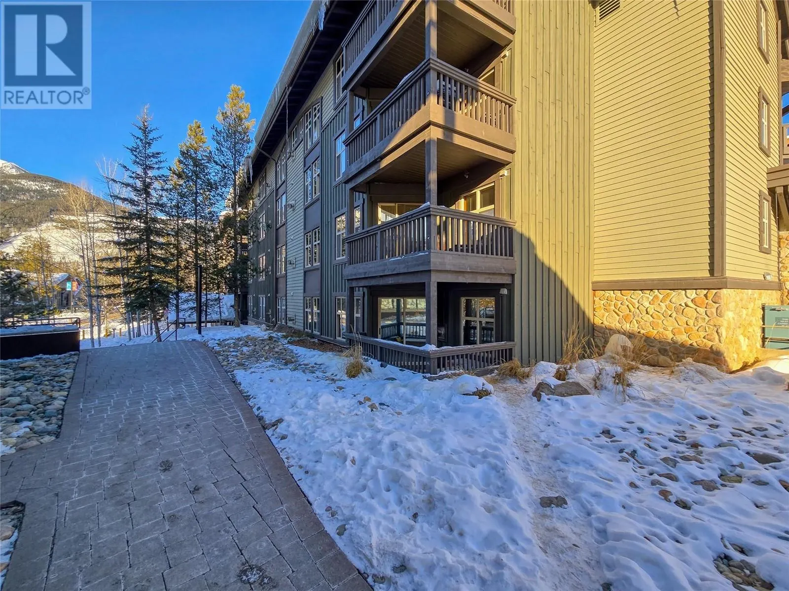 2060 Summit Drive Unit# 406