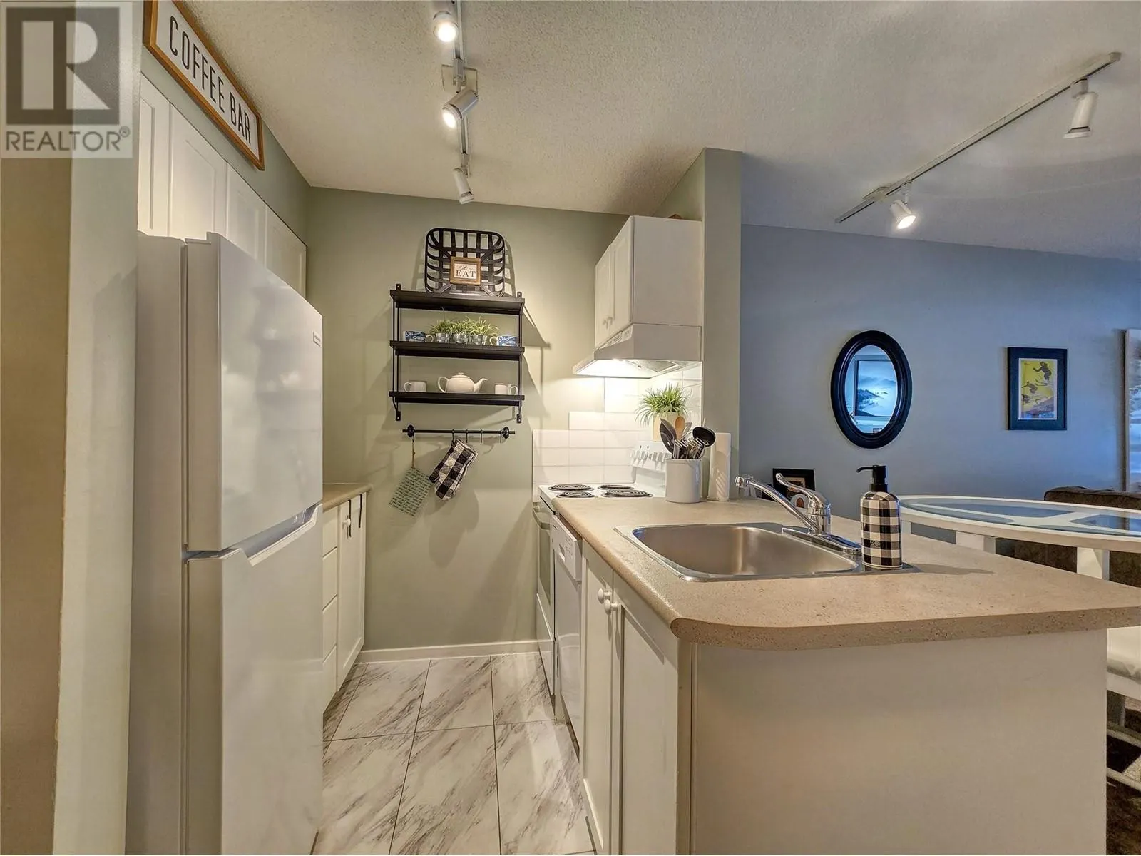 2060 Summit Drive Unit# 406