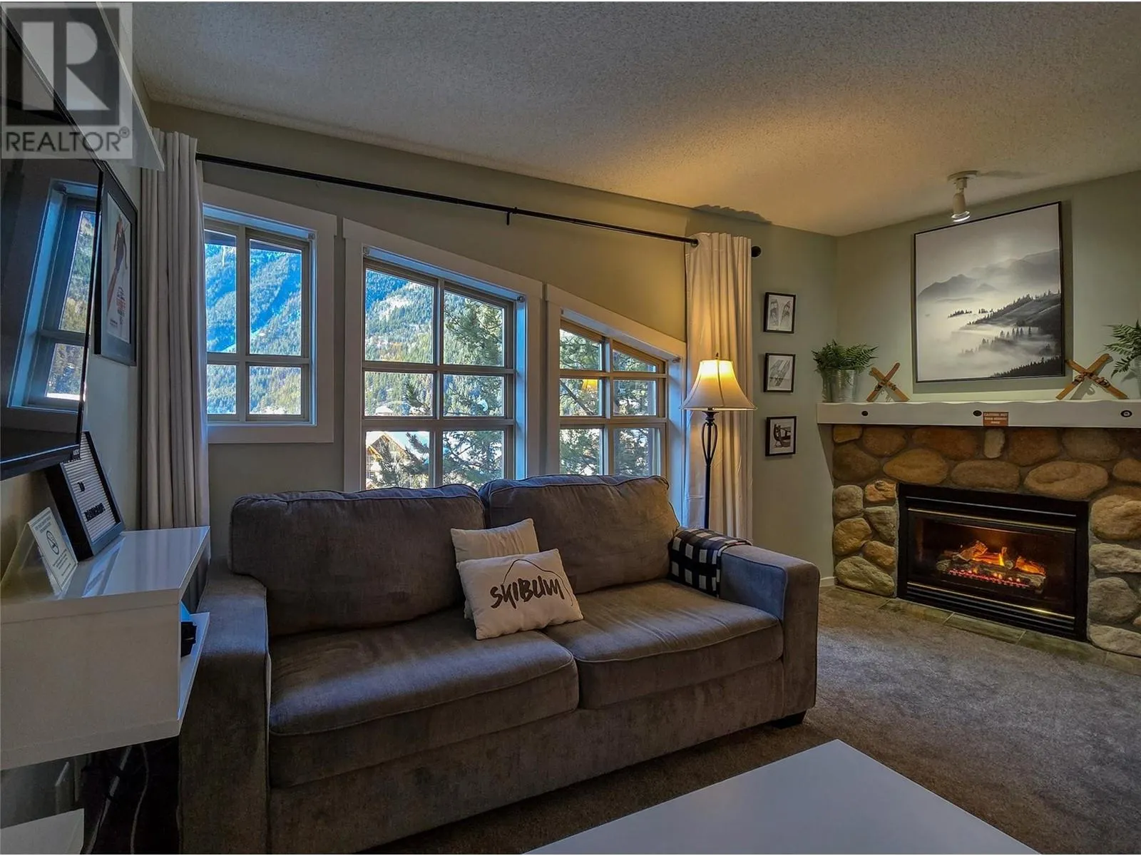 2060 Summit Drive Unit# 406