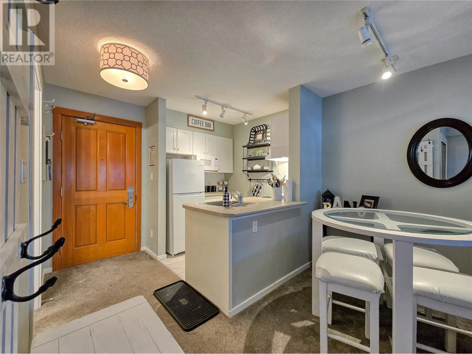 2060 Summit Drive Unit# 406