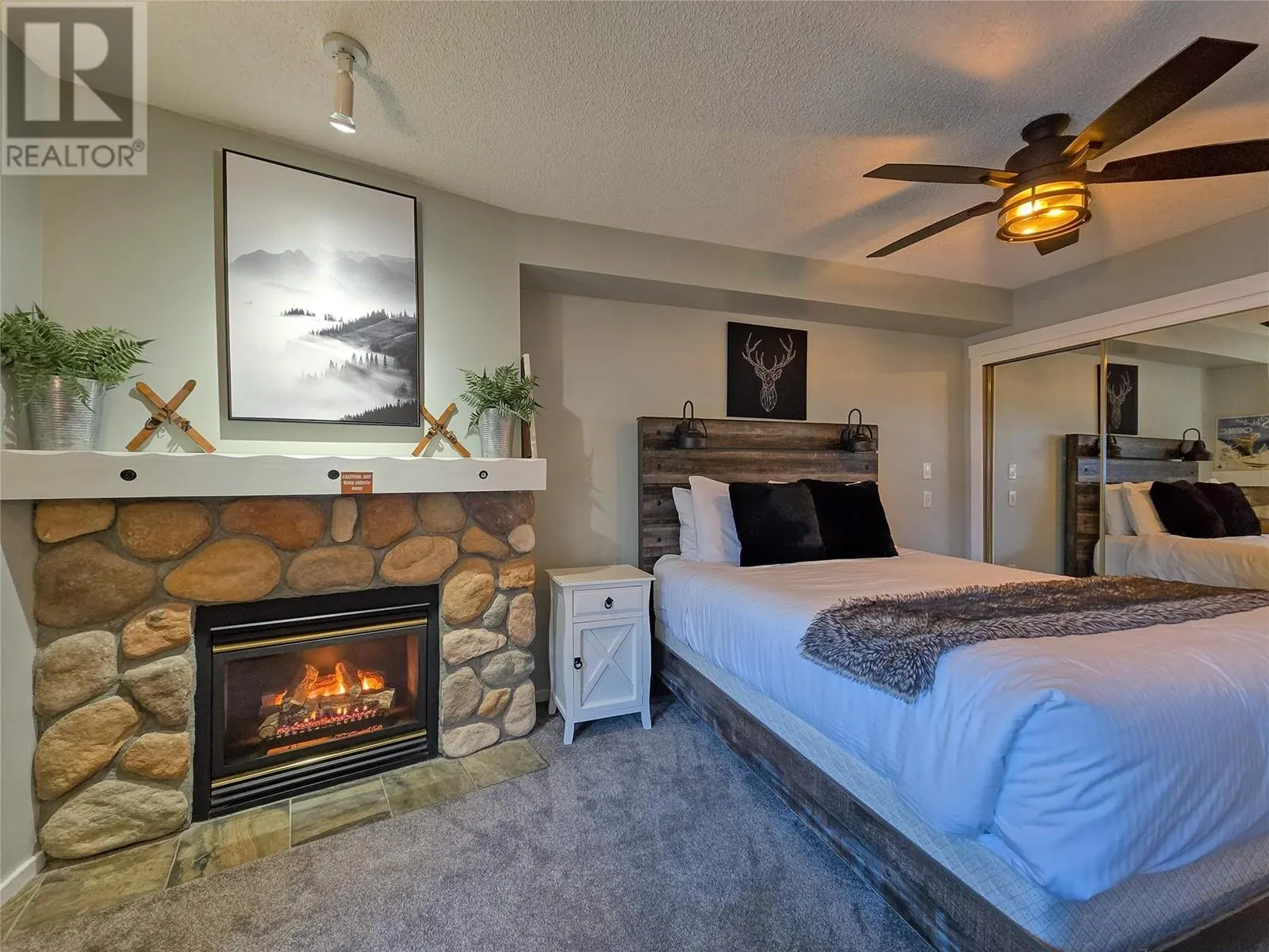 2060 Summit Drive Unit# 406
