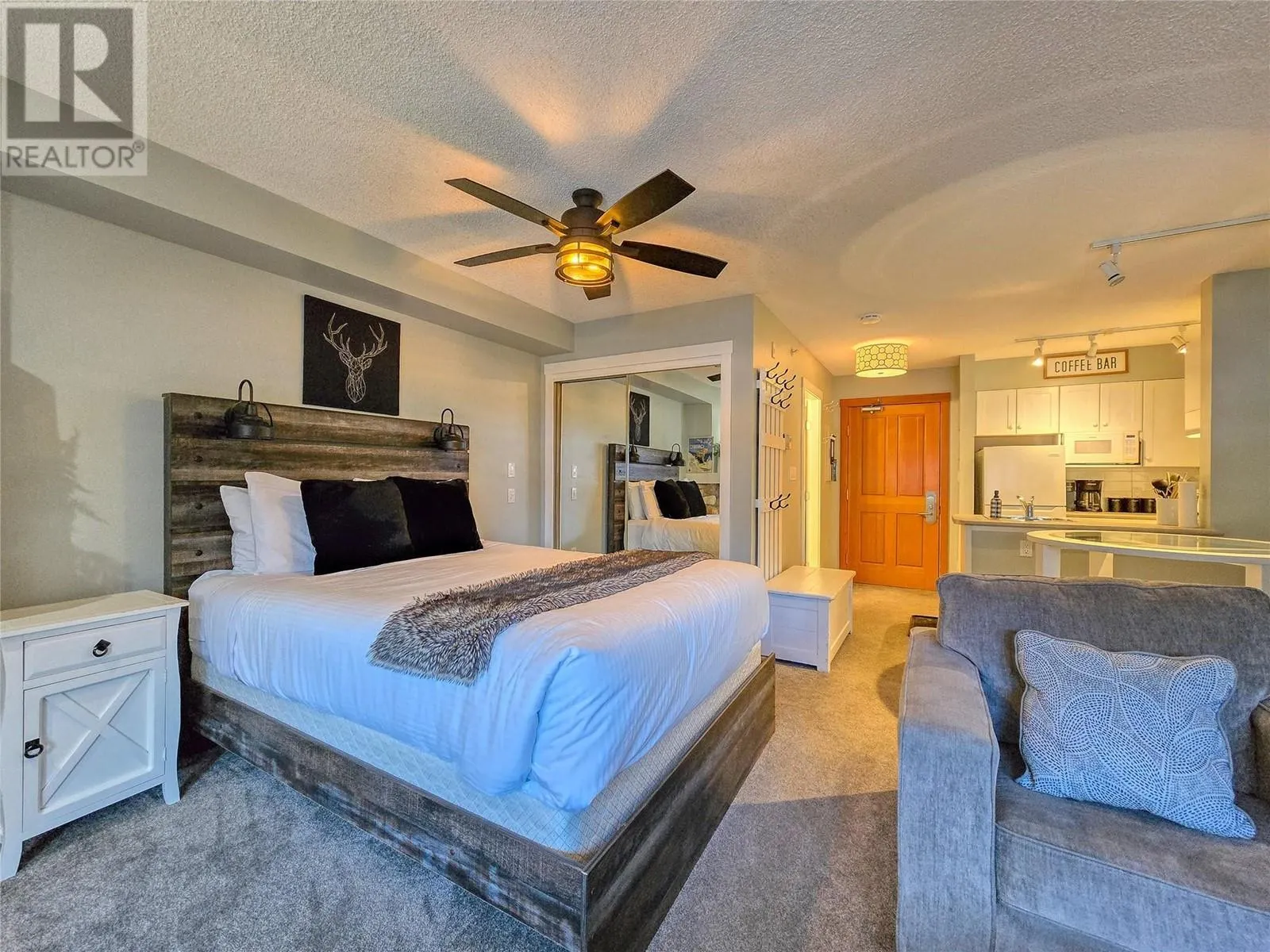 2060 Summit Drive Unit# 406