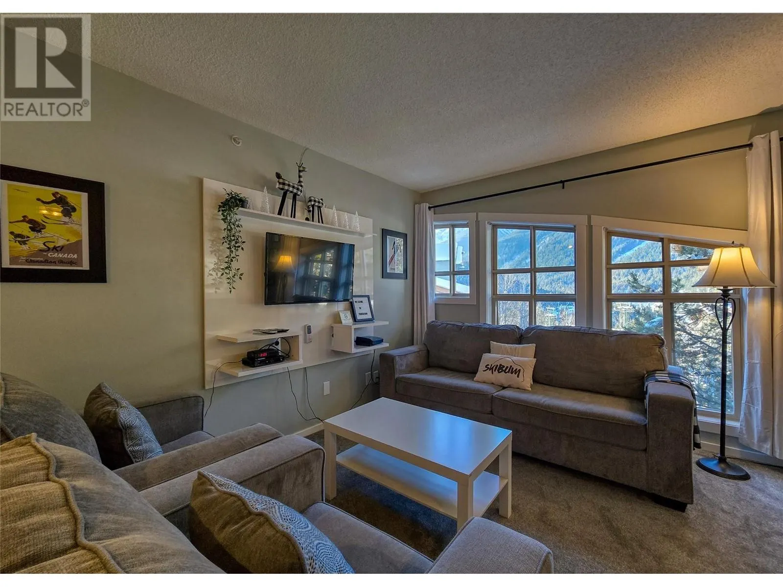 2060 Summit Drive Unit# 406