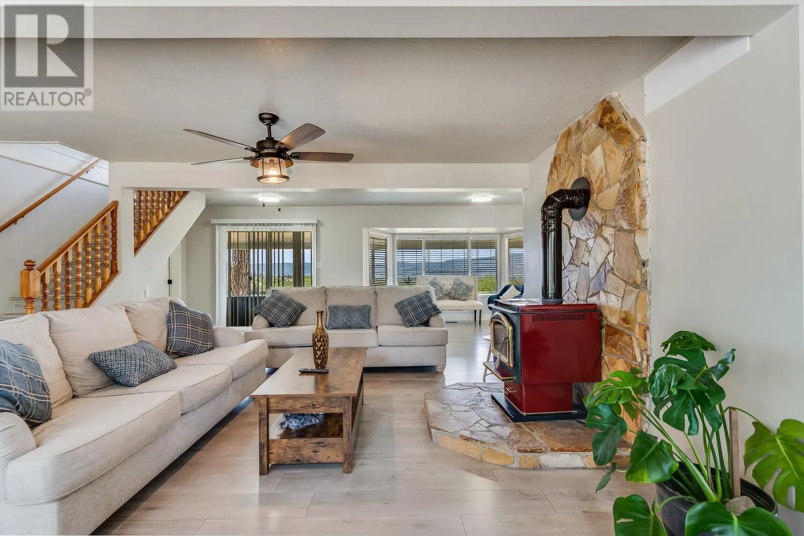 1293 Highway 33 E