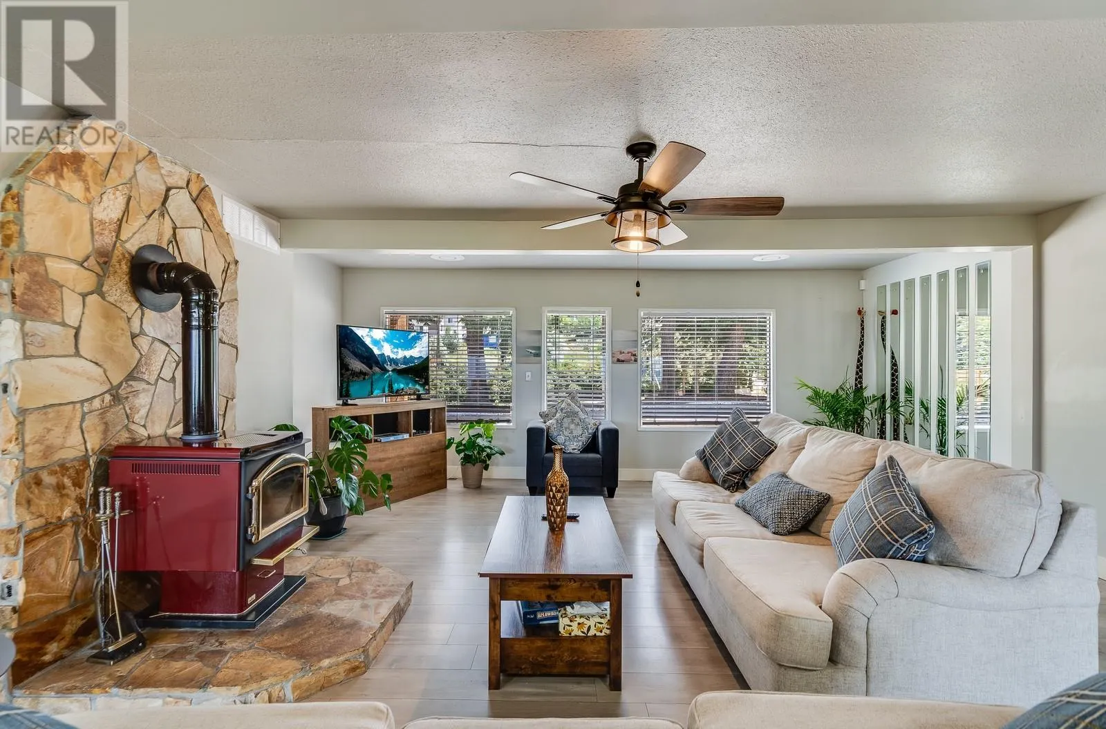 1293 Highway 33 E