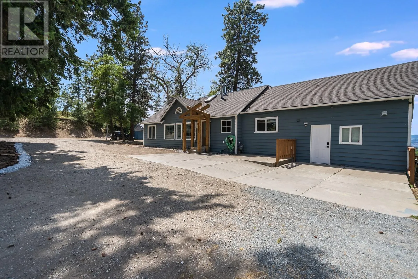 1293 Highway 33 E