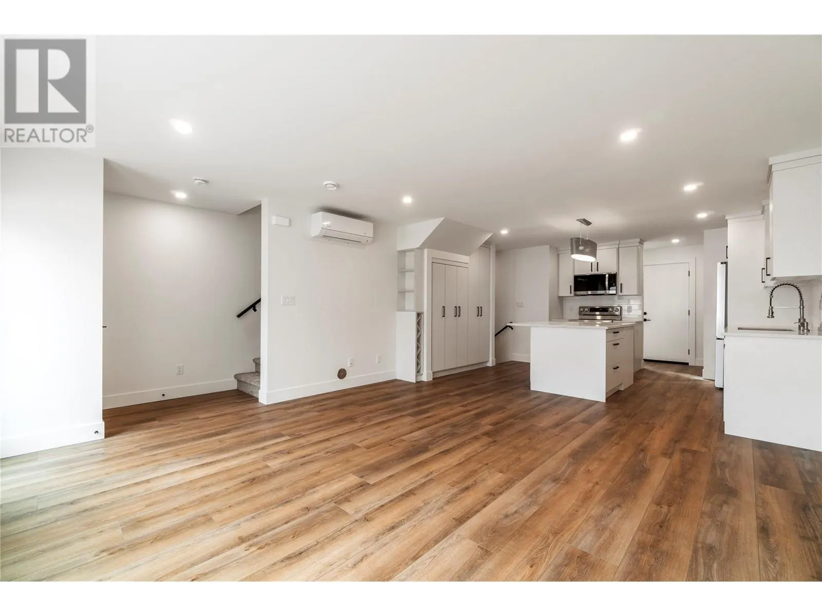 981 12 Street SE Unit# 33