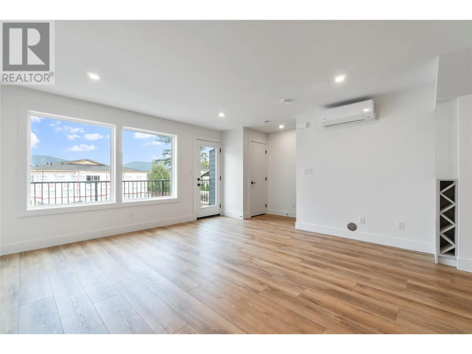 981 12 Street SE Unit# 33