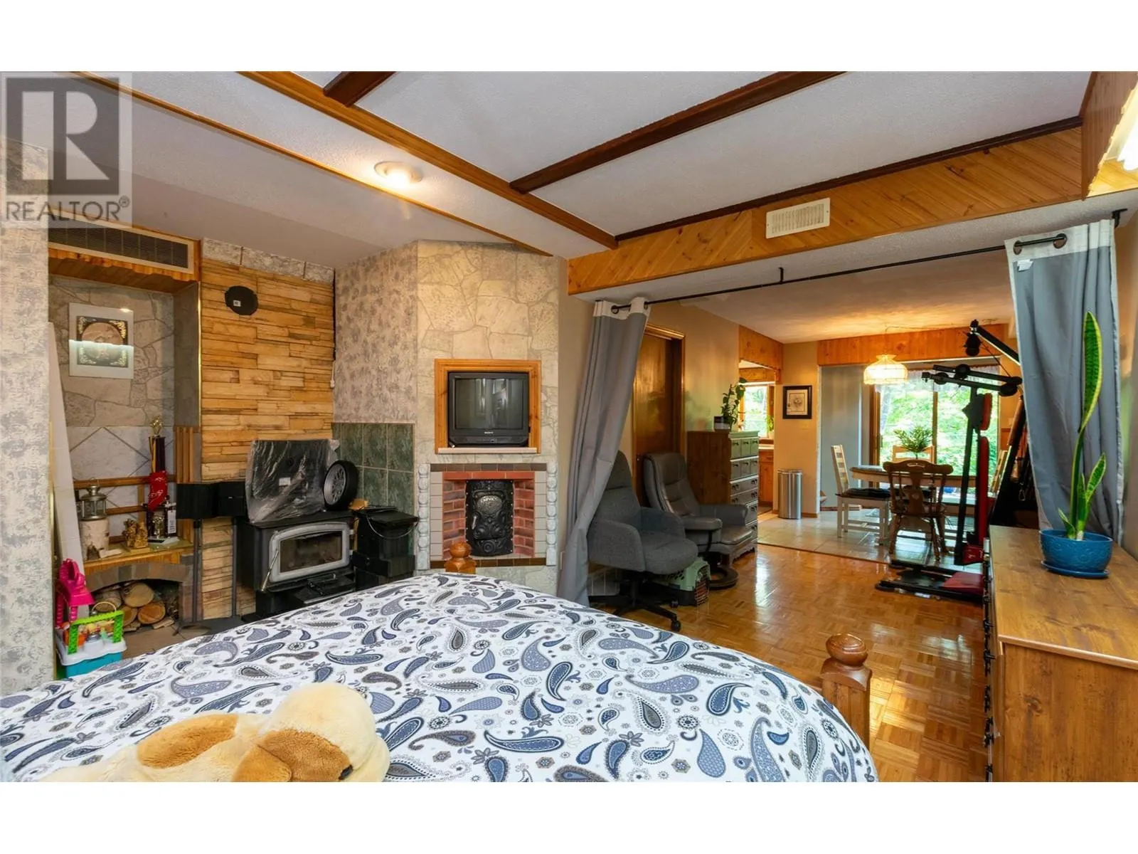 2464 Waverly Drive