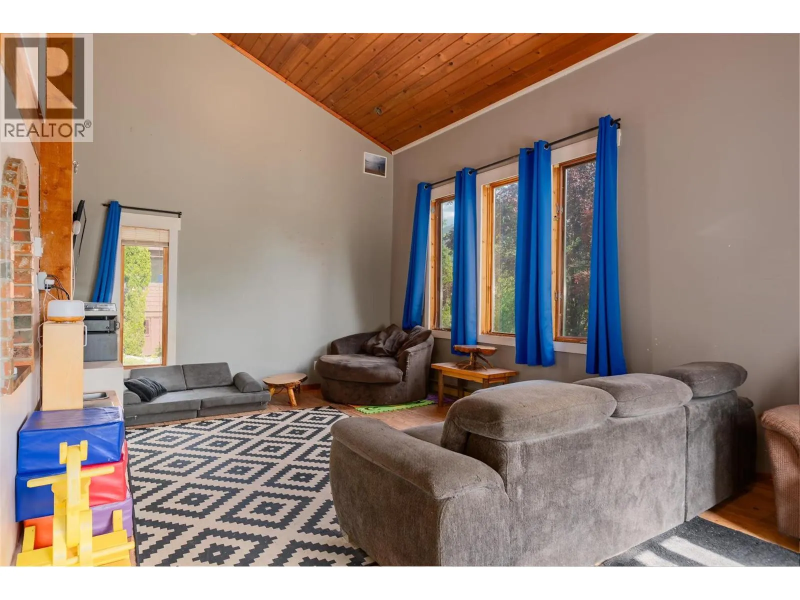 3216 SOUTH SLOCAN VILLAGE Road