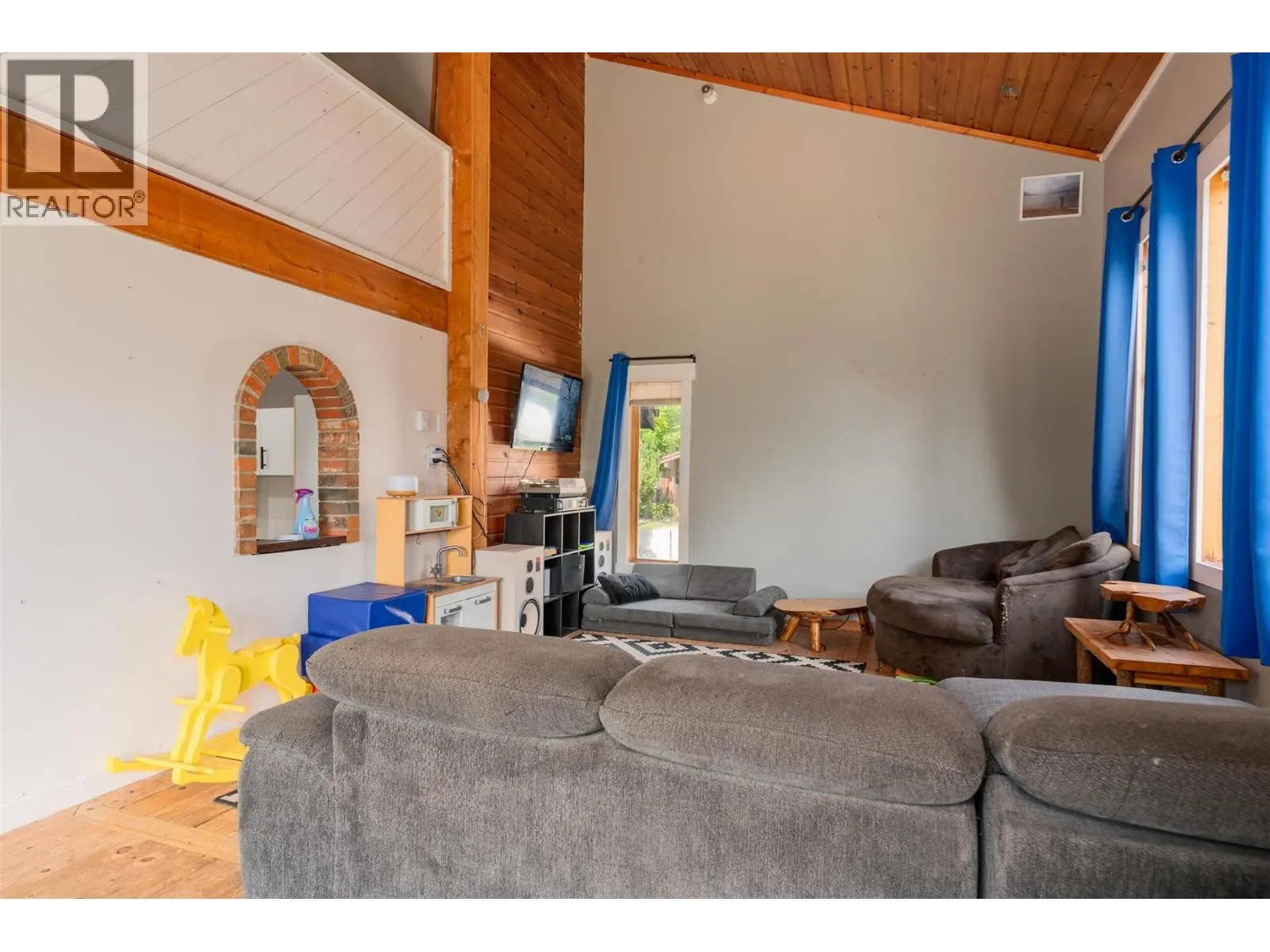 3216 SOUTH SLOCAN VILLAGE Road