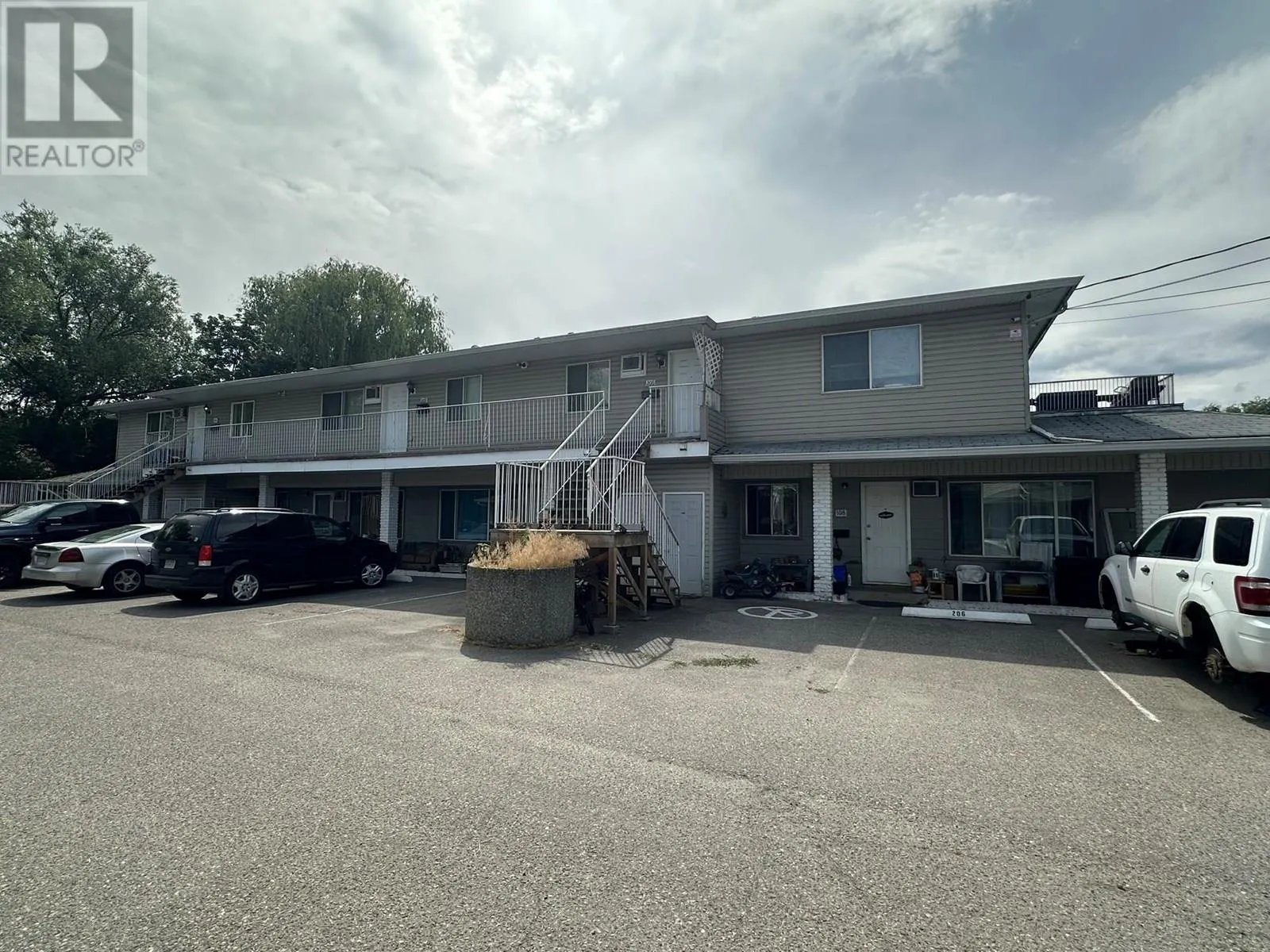 3710-3712 24 Avenue