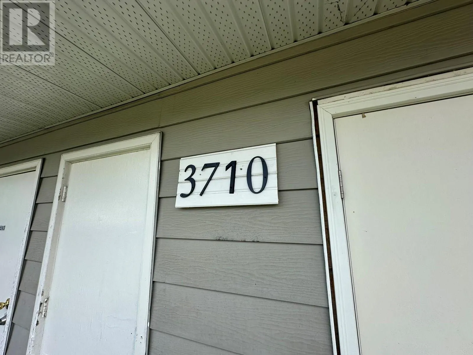 3710-3712 24 Avenue
