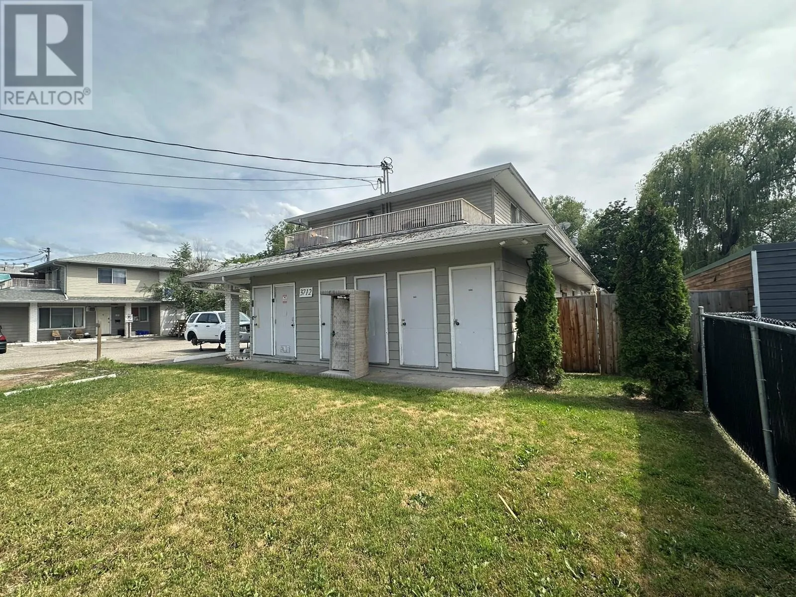 3710-3712 24 Avenue