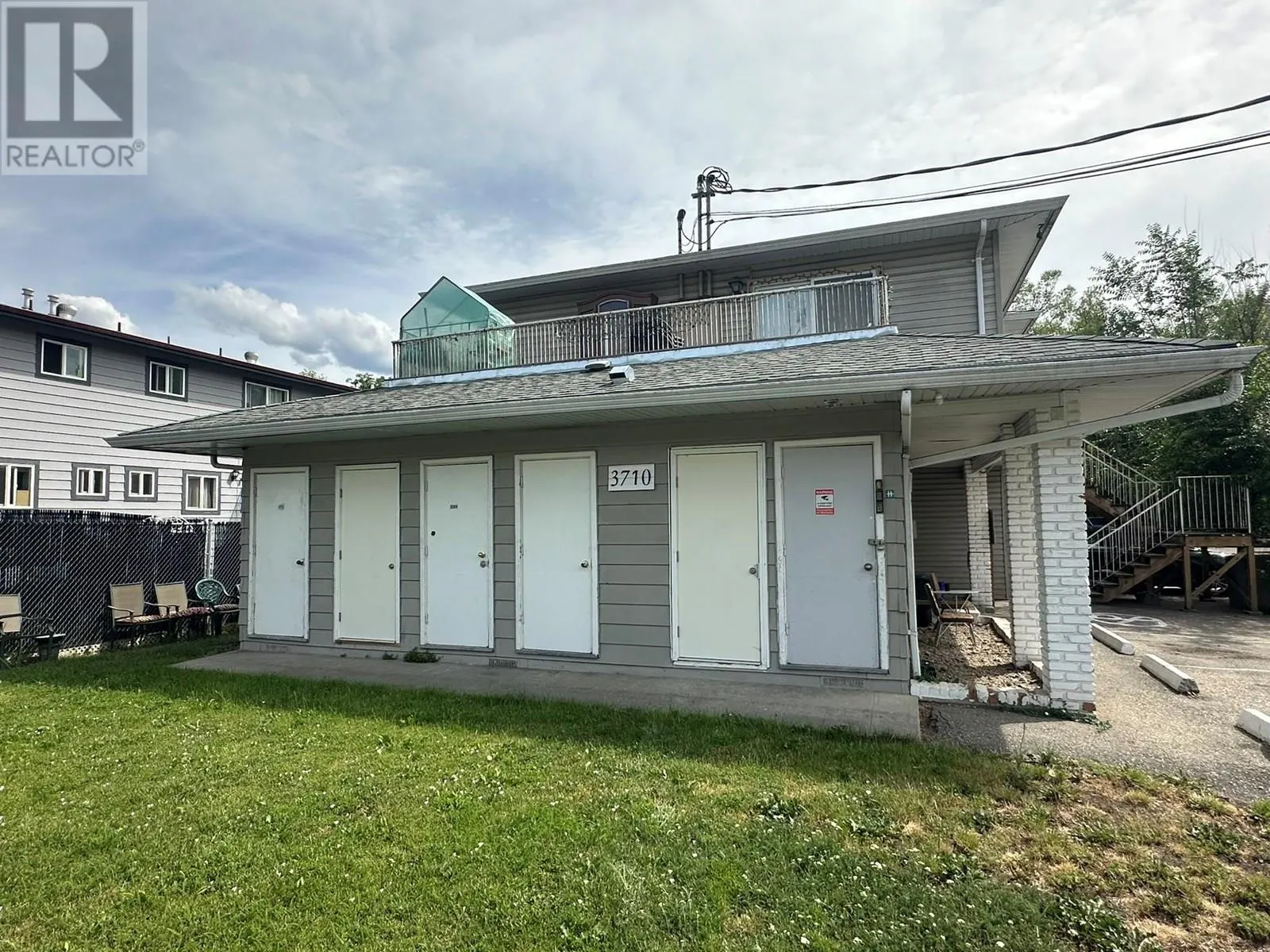 3710-3712 24 Avenue