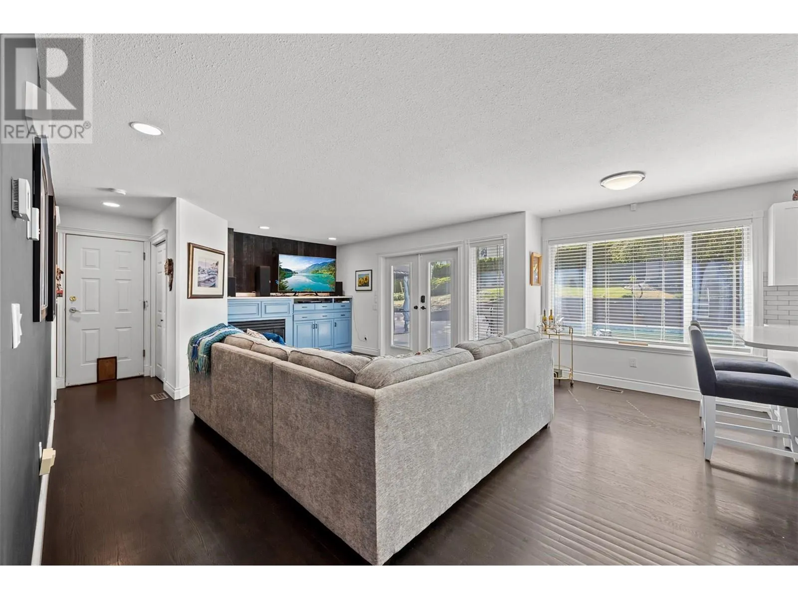 3016 Lakeview Cove Road