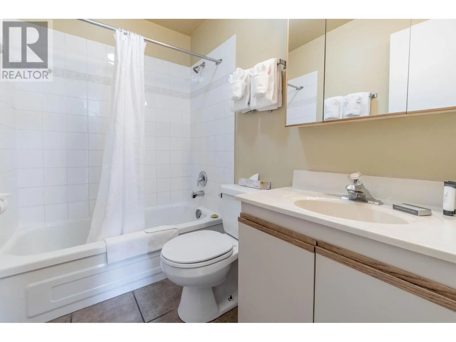 5815 Oleander Drive Unit# 220