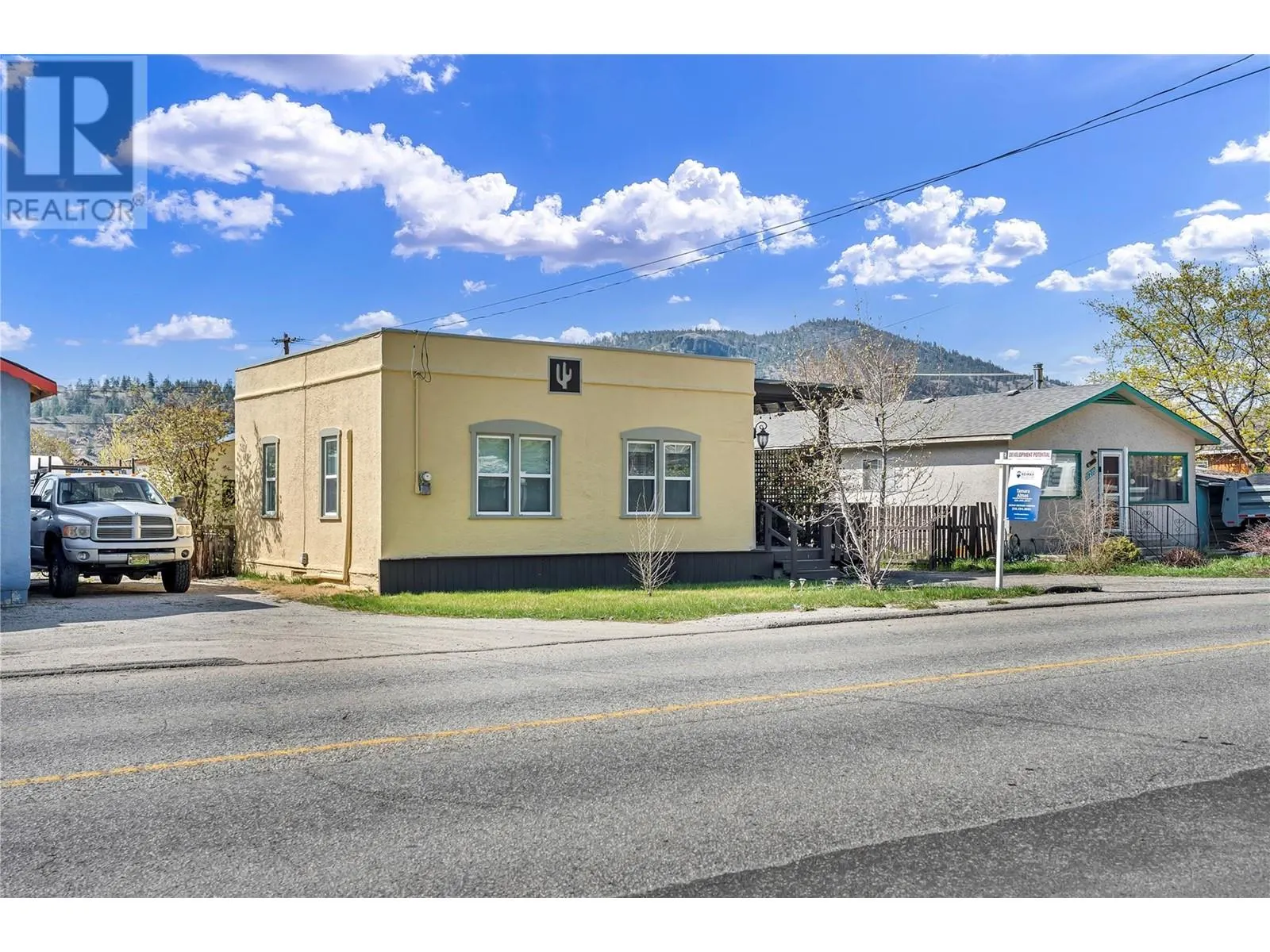 11212 Victoria Road