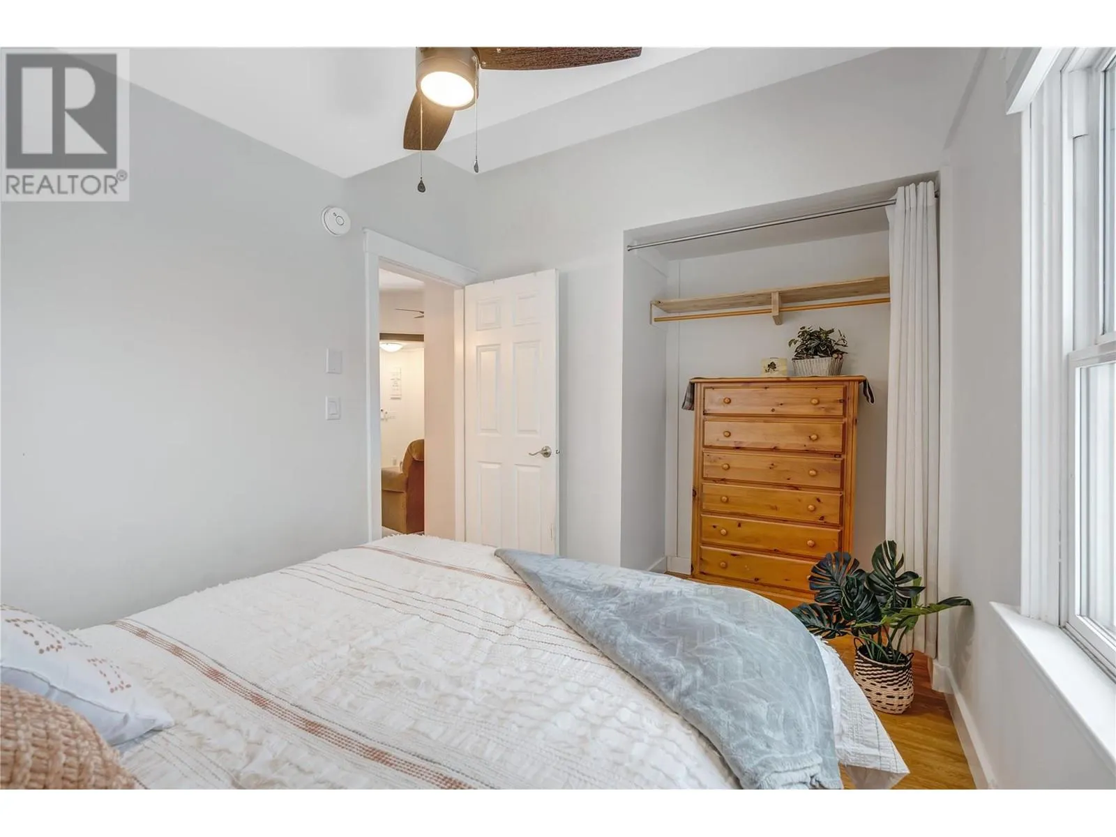 11212 Victoria Road