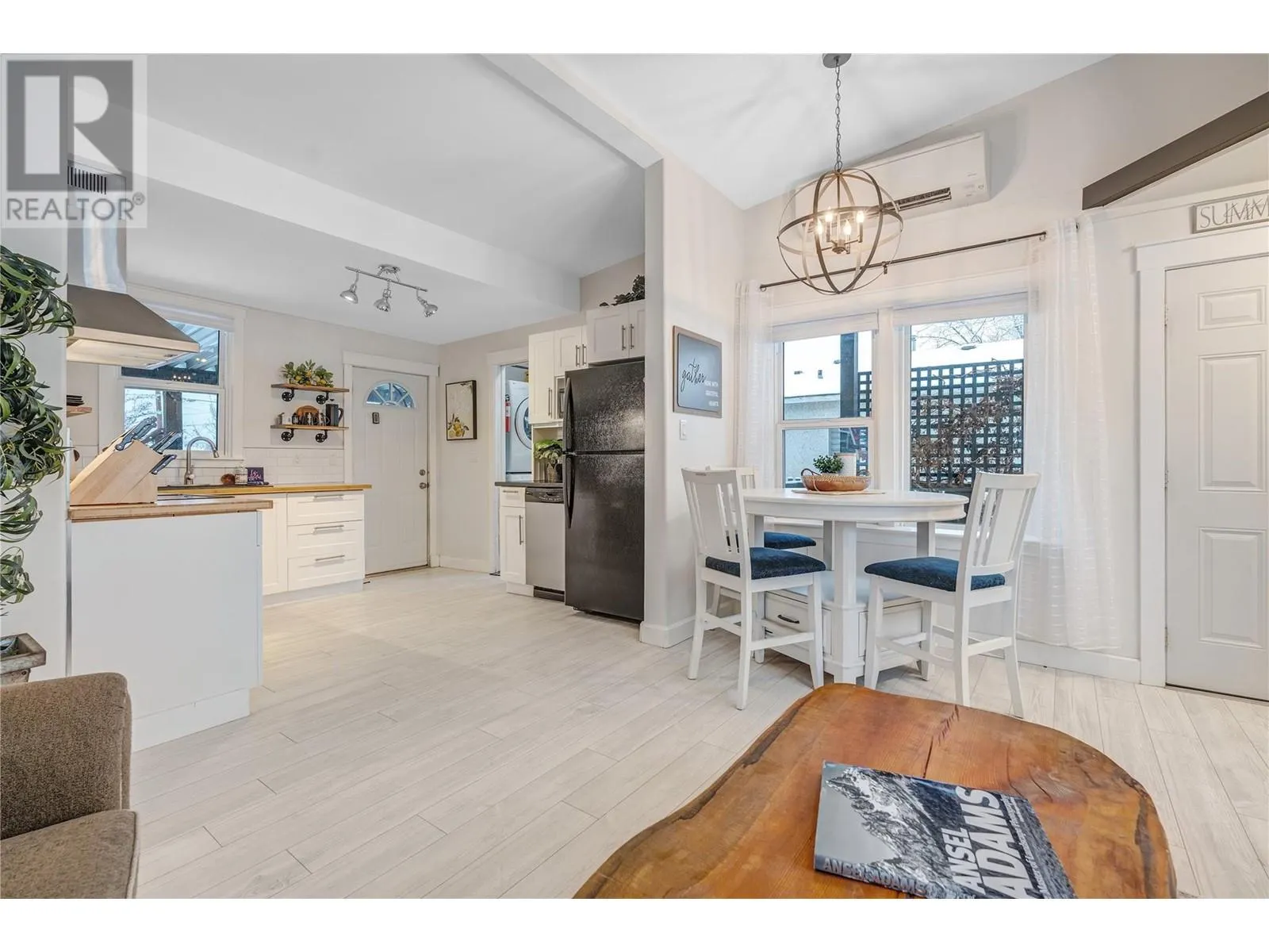 11212 Victoria Road