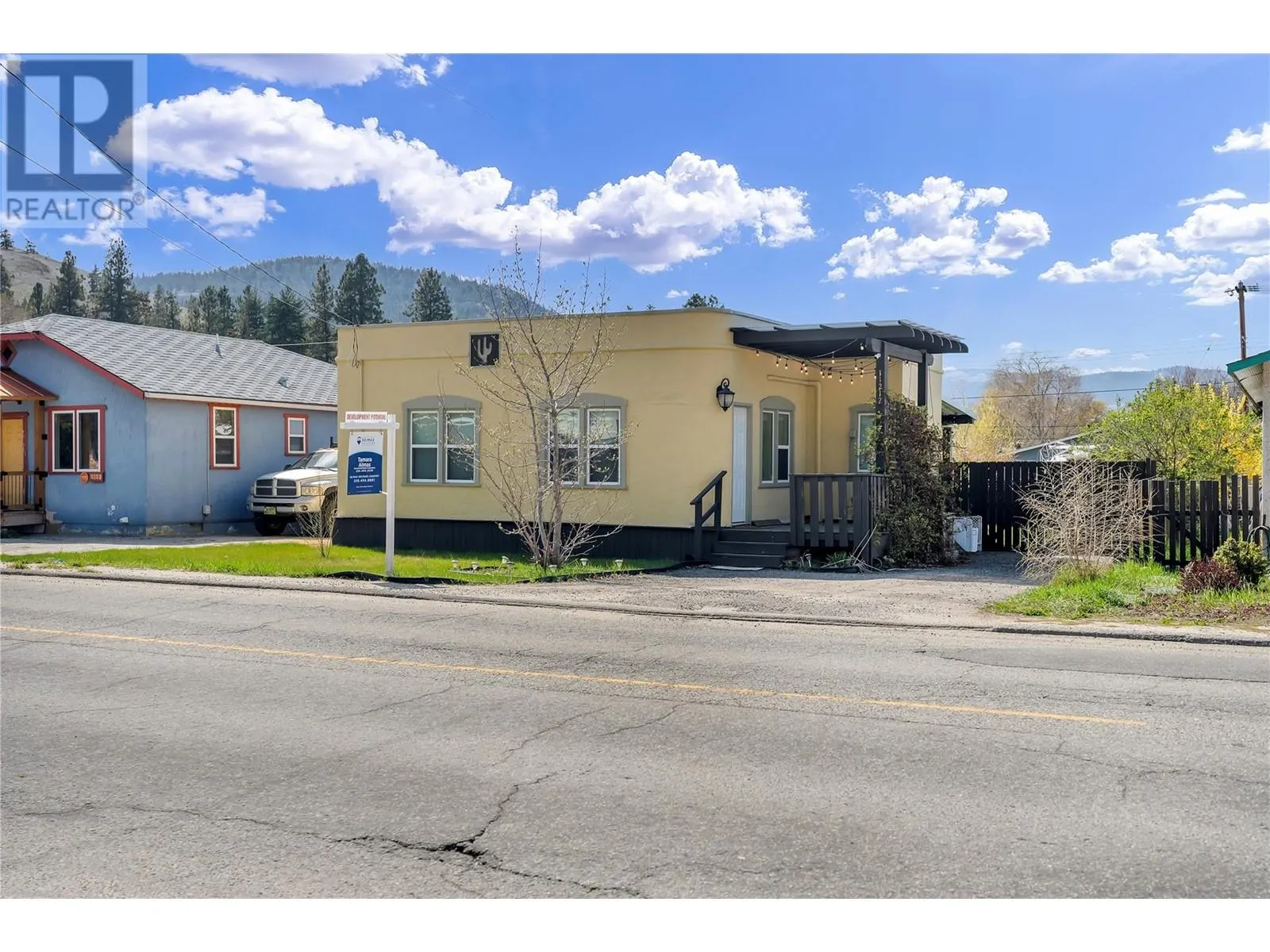 11212 Victoria Road