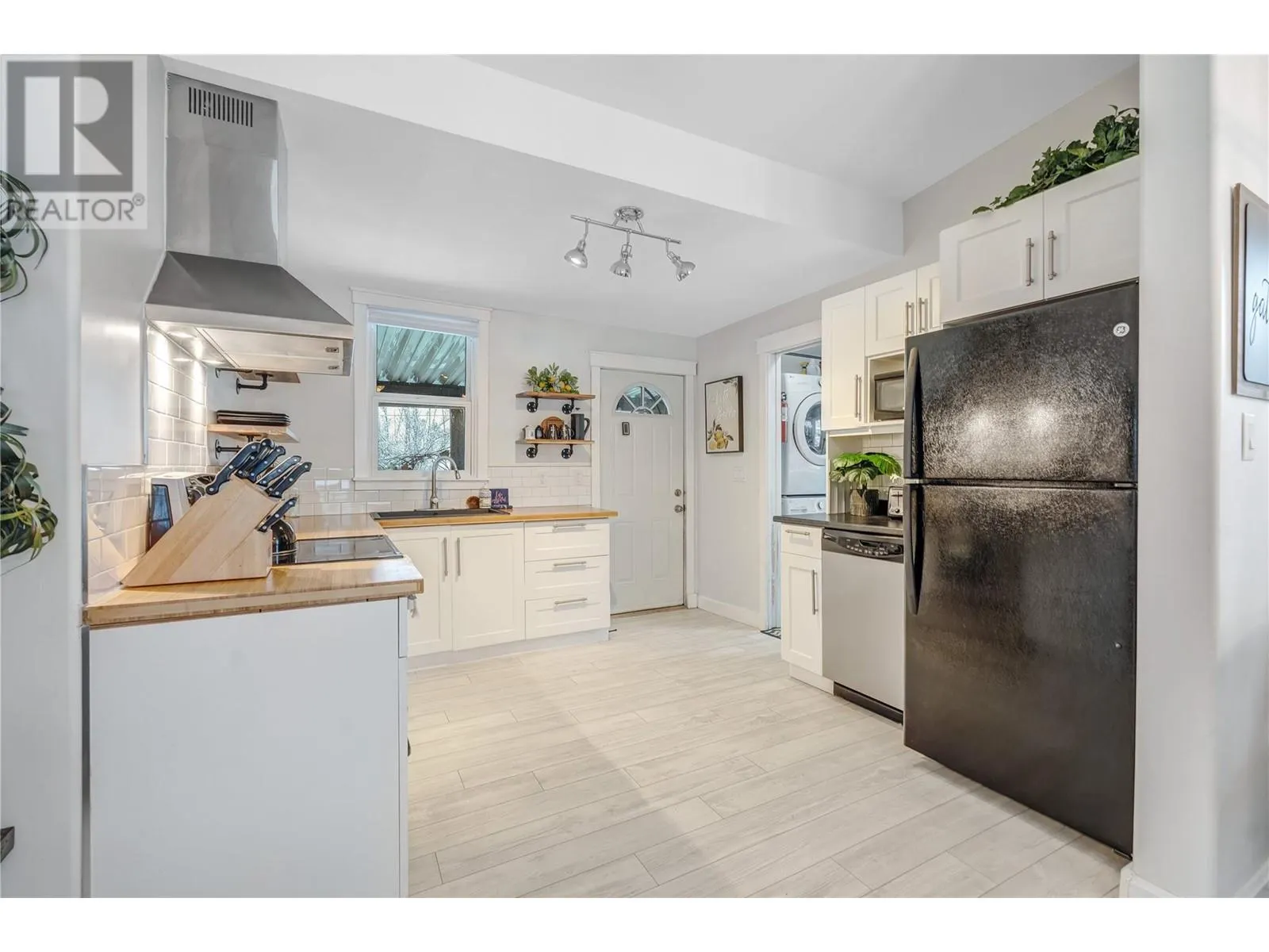11212 Victoria Road