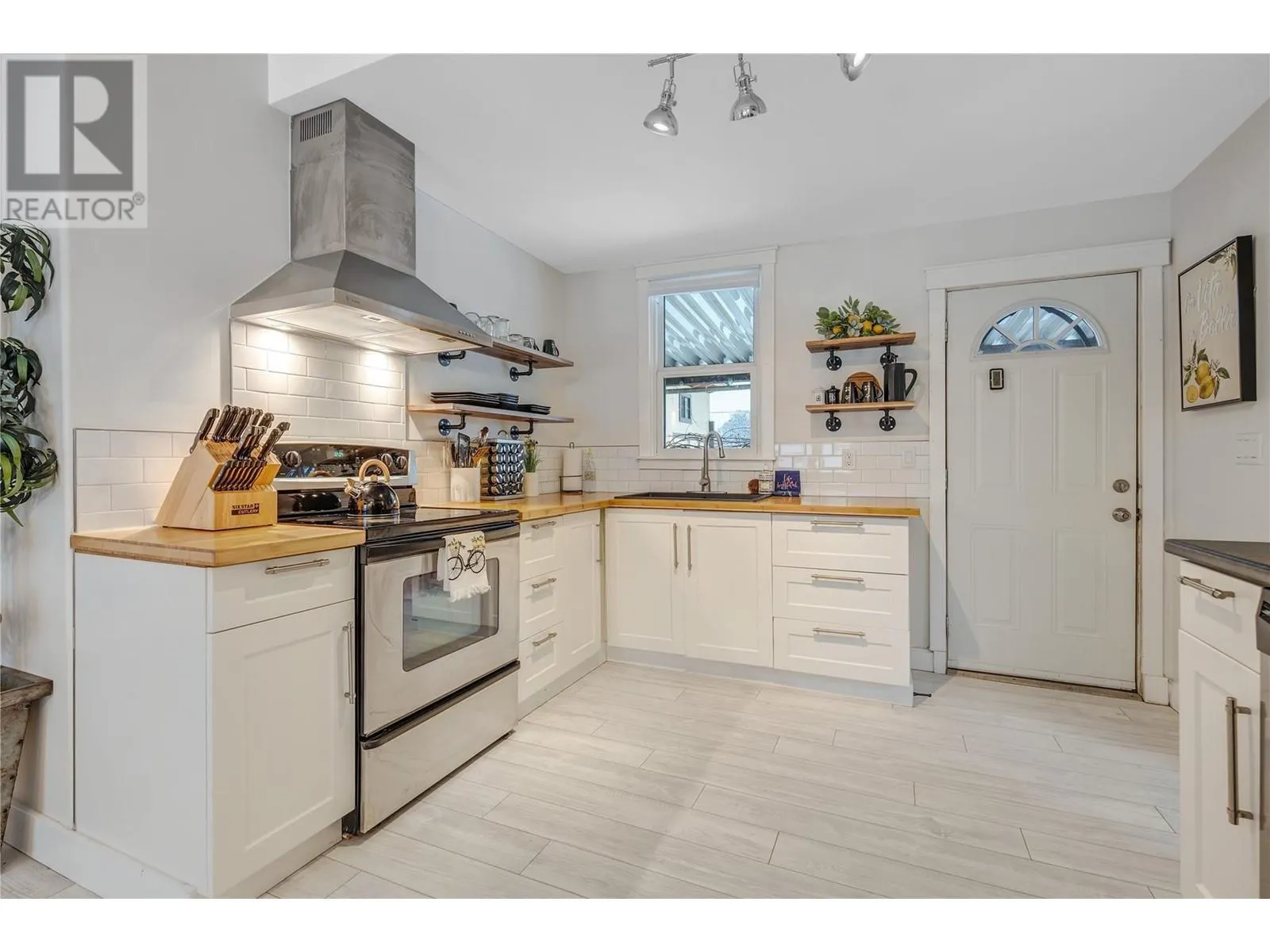 11212 Victoria Road