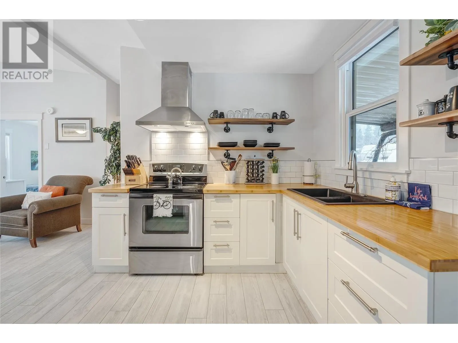 11212 Victoria Road