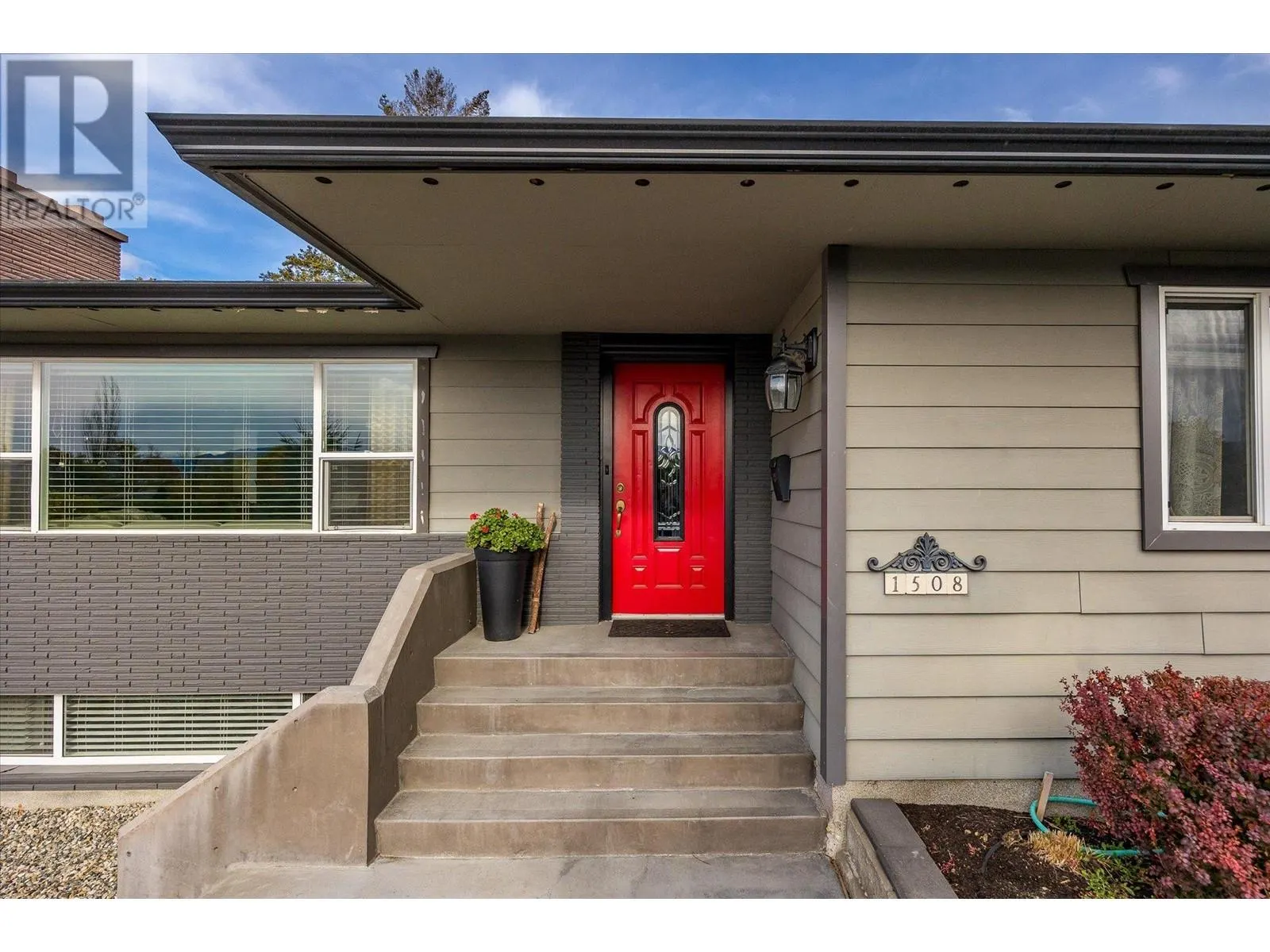 1508 Pinehurst Crescent