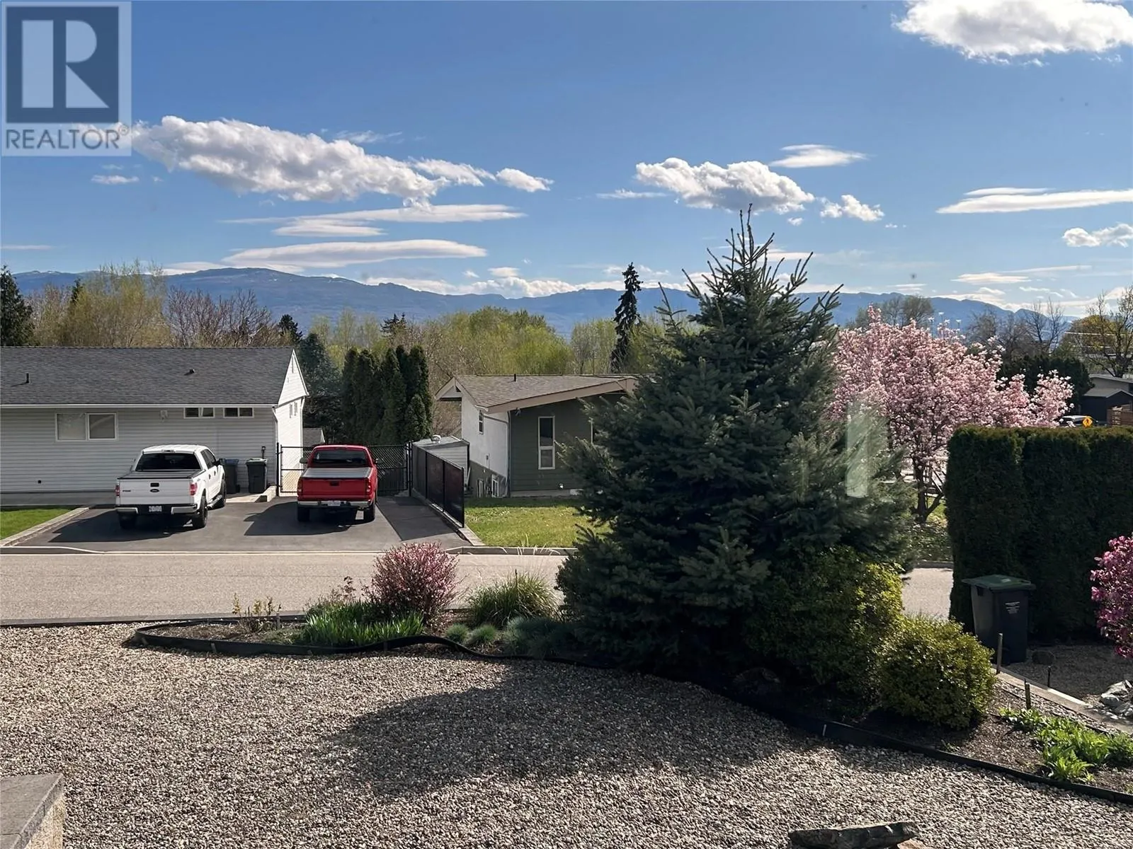 1508 Pinehurst Crescent