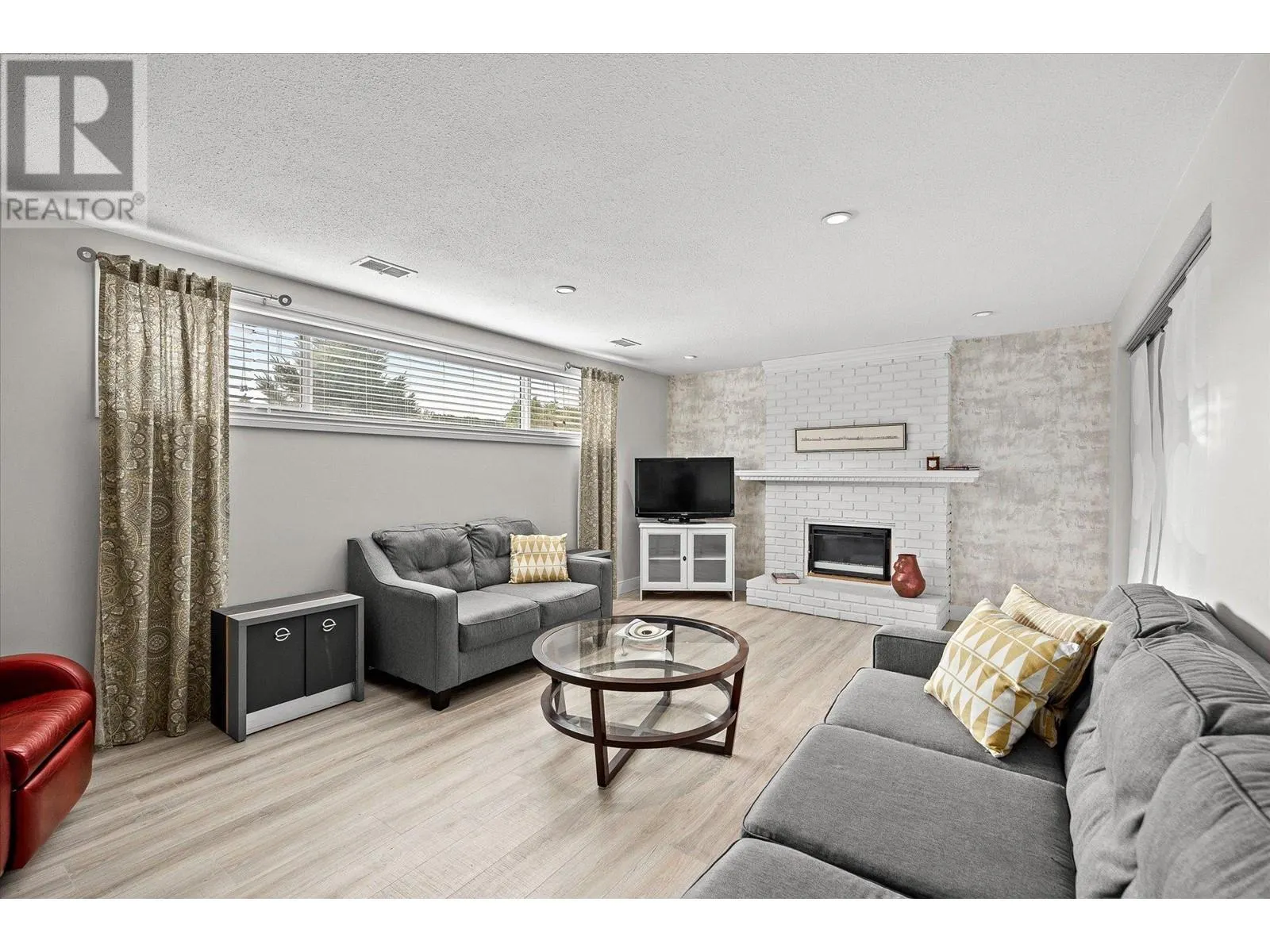 1508 Pinehurst Crescent