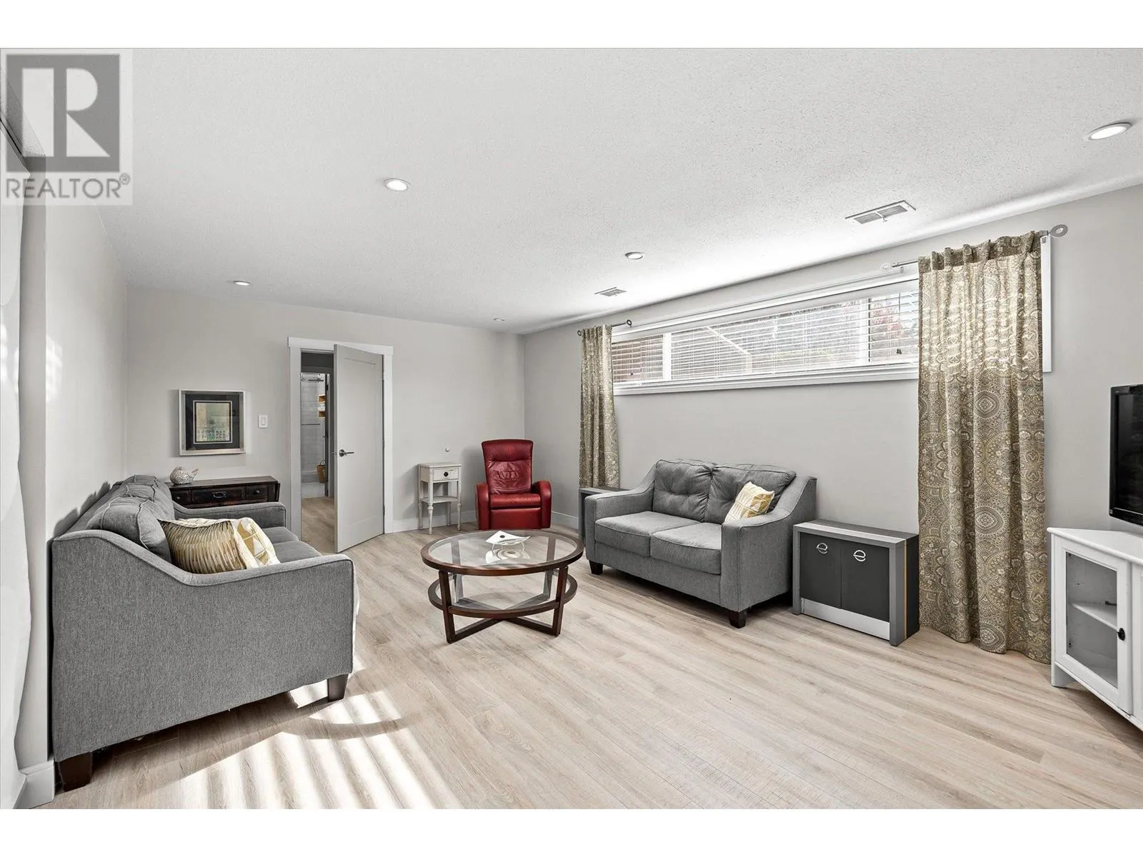 1508 Pinehurst Crescent