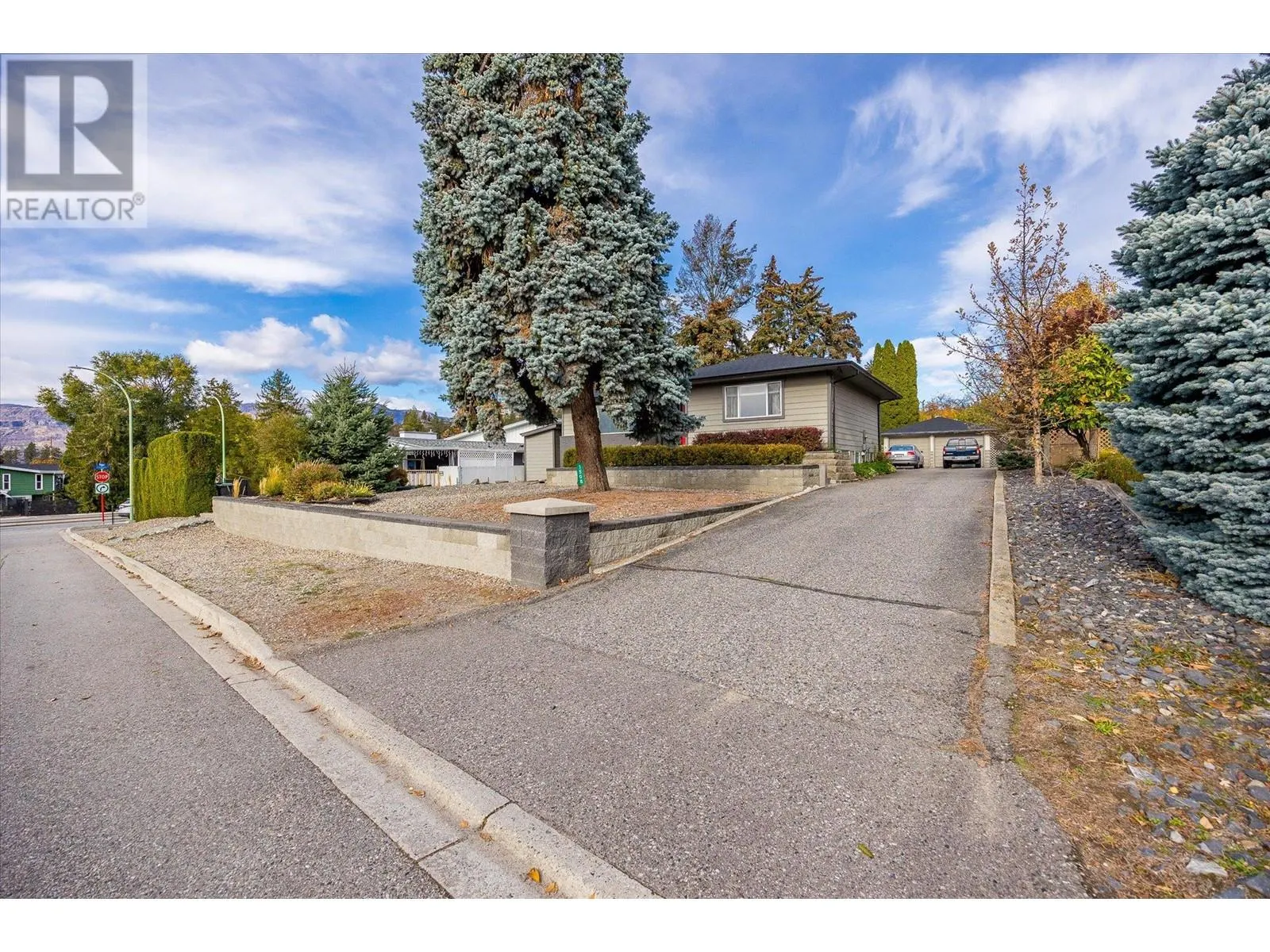1508 Pinehurst Crescent