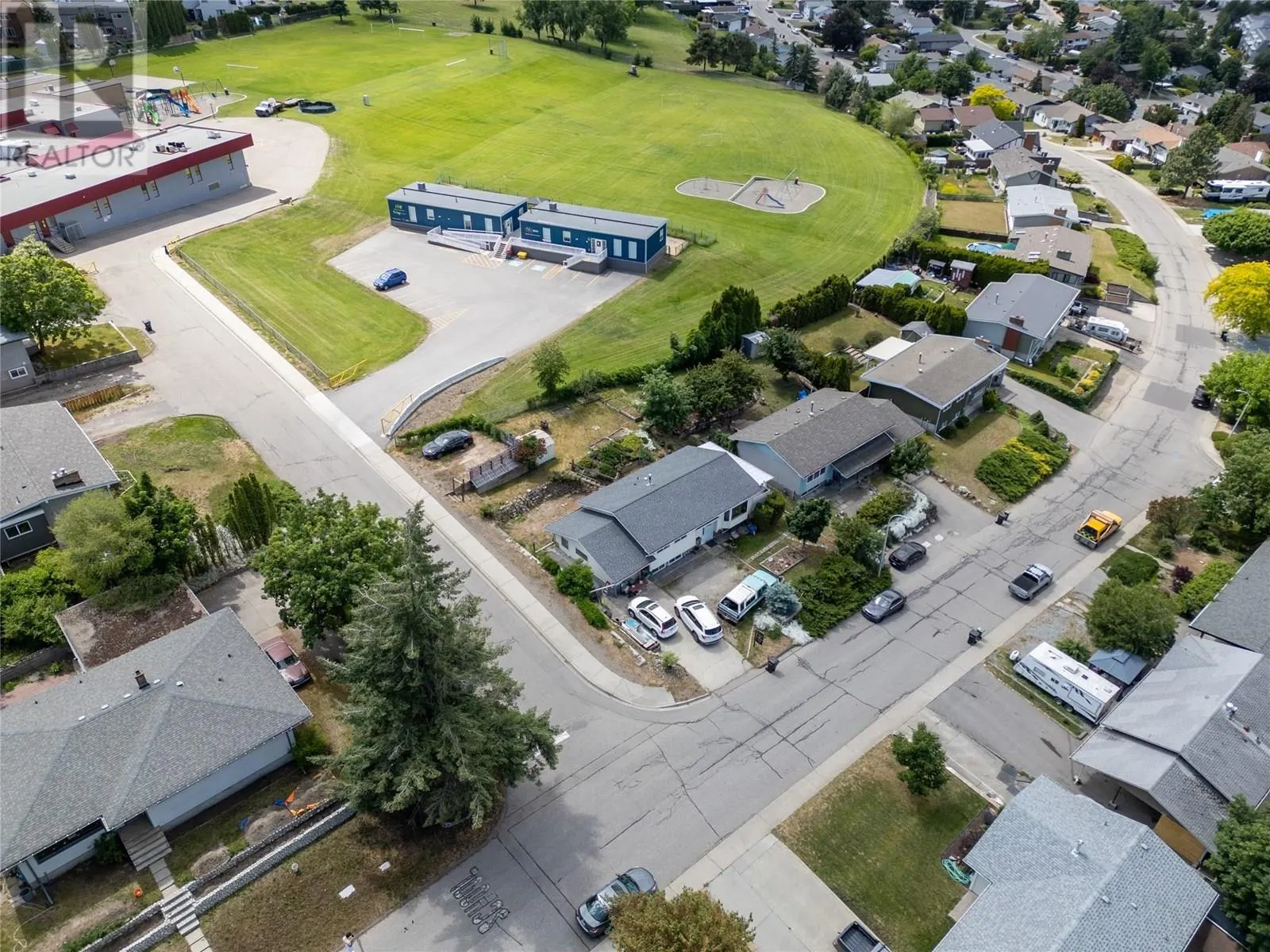 3700 17 Ave
