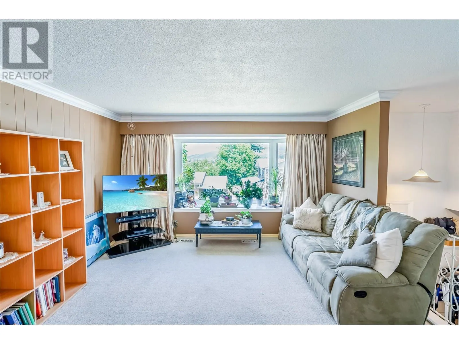 3700 17 Ave